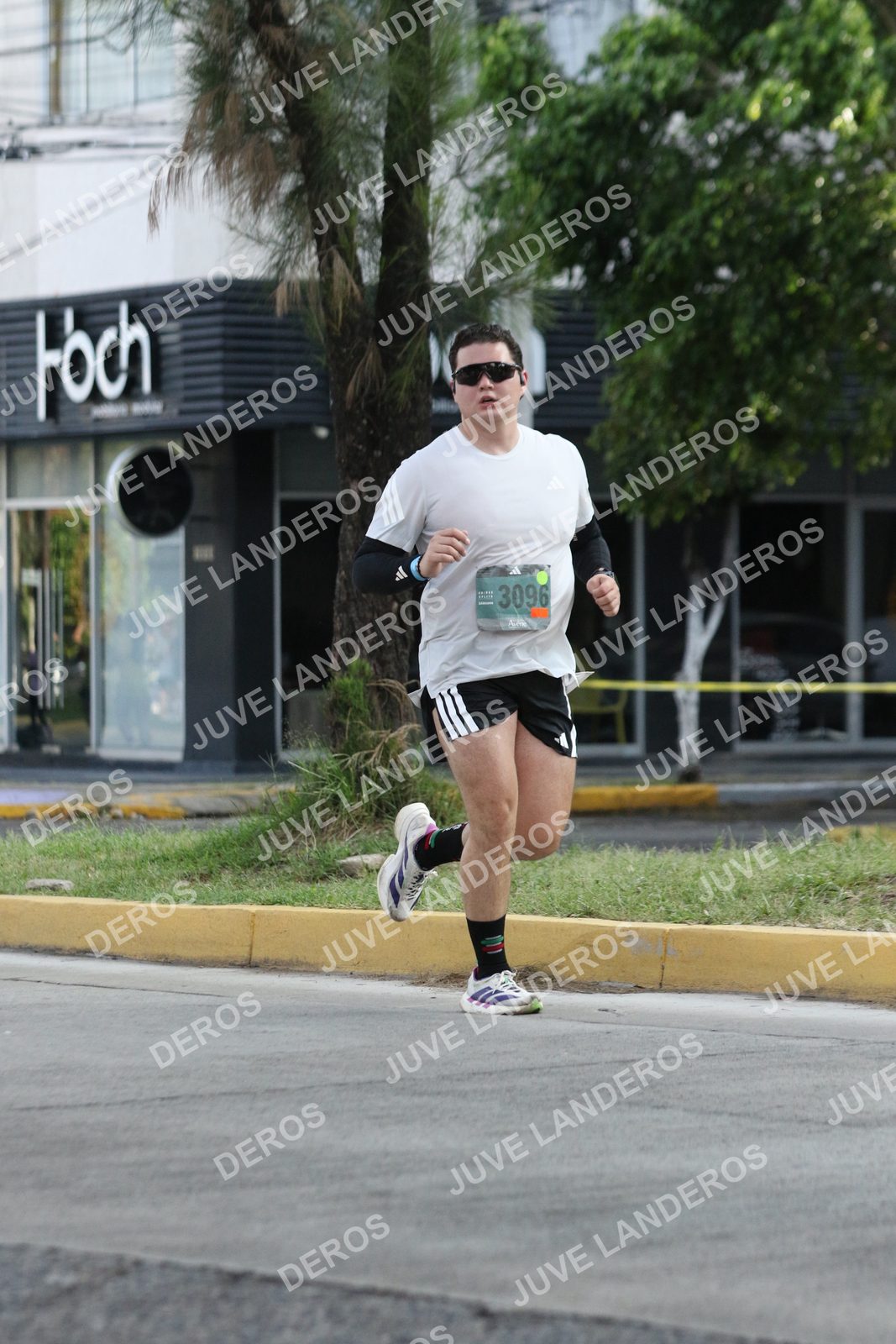 Foto de ADIDAS SPLITS GUADALAJARA 15K / 30K en Av. San Ignacio esquina Av. Ignacio L. Vallarta, Zapopan a las 08:42 · dorsal 3096