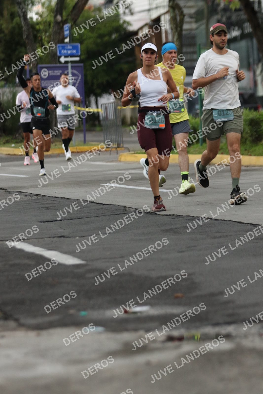 Foto de ADIDAS SPLITS GUADALAJARA 15K / 30K en Av. San Ignacio esquina Av. Ignacio L. Vallarta, Zapopan a las 06:55 · dorsal 126, 125