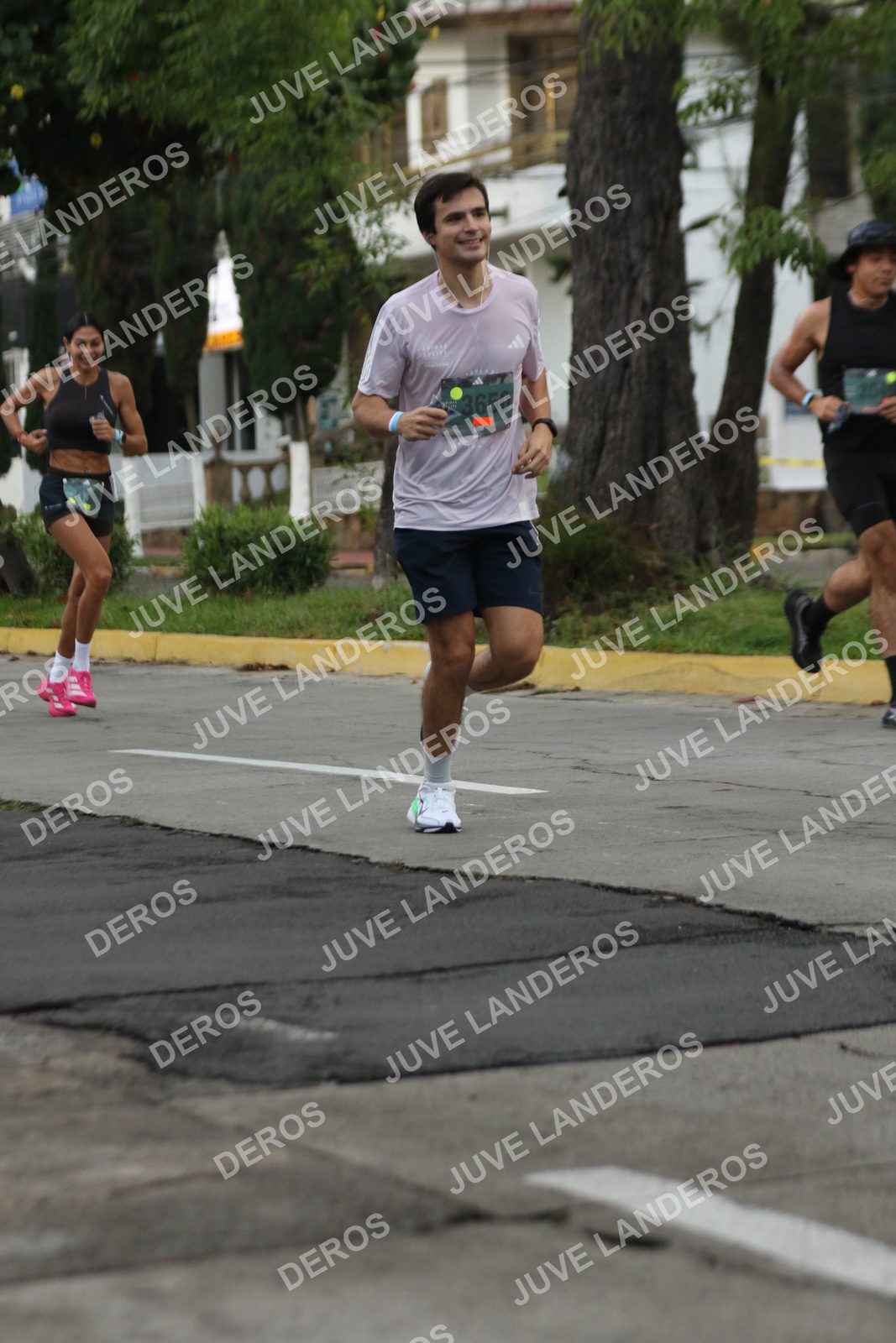 Foto de ADIDAS SPLITS GUADALAJARA 15K / 30K en Av. San Ignacio esquina Av. Ignacio L. Vallarta, Zapopan a las 06:56 · dorsal 3650