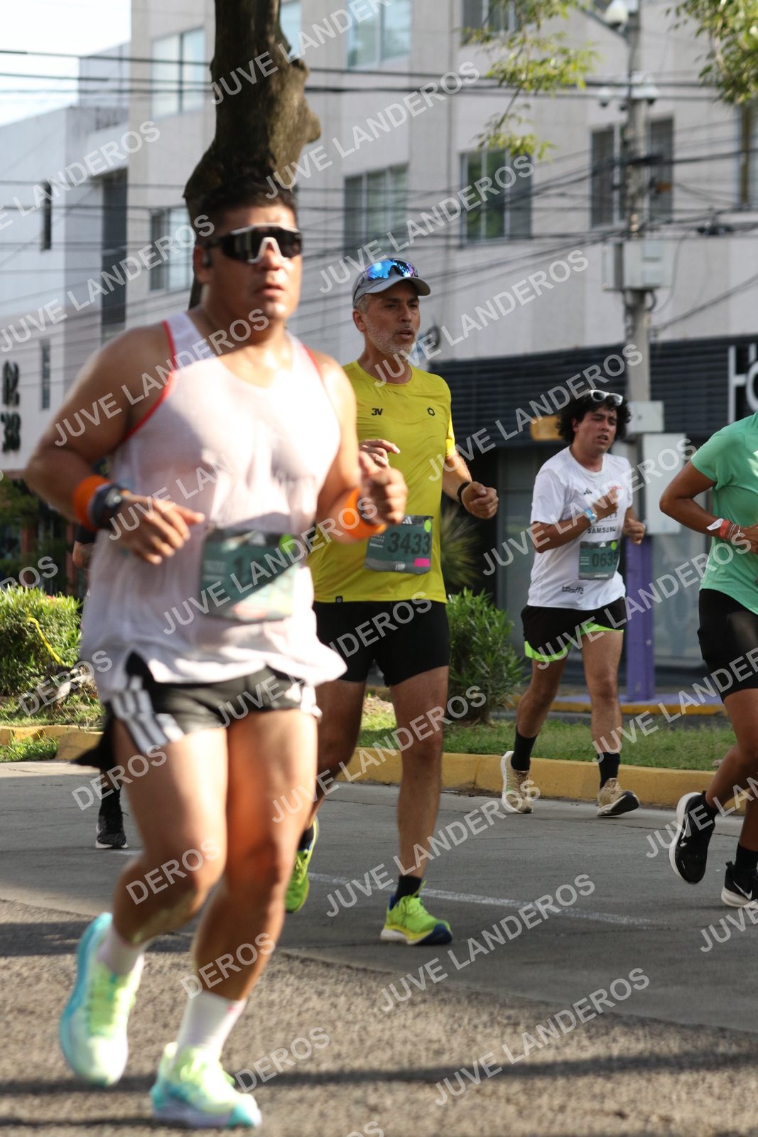 Foto de ADIDAS SPLITS GUADALAJARA 15K / 30K en Av. San Ignacio esquina Av. Ignacio L. Vallarta, Zapopan a las 08:46 · dorsal 3433, 635