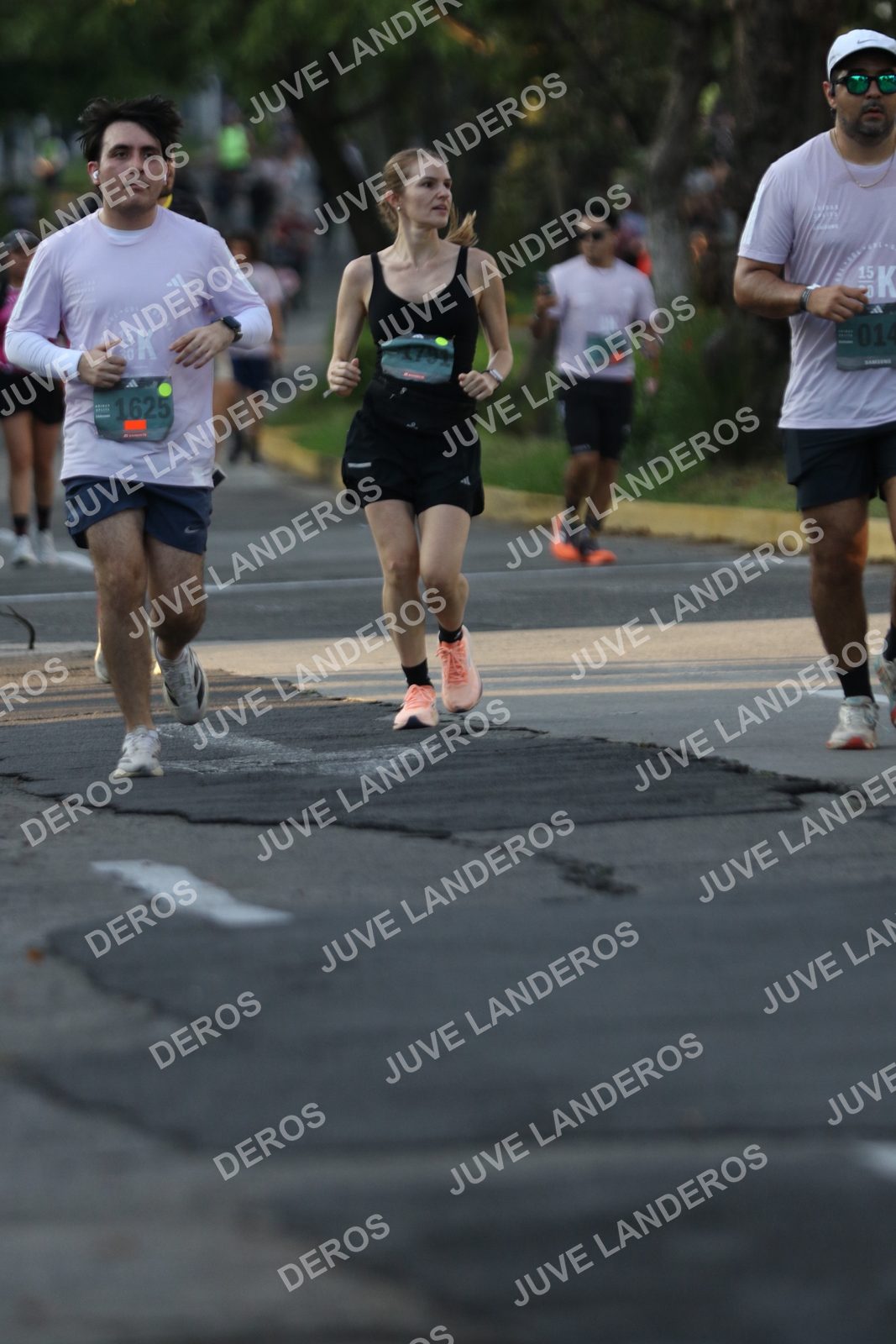 Foto de ADIDAS SPLITS GUADALAJARA 15K / 30K en Av. San Ignacio esquina Av. Ignacio L. Vallarta, Zapopan a las 07:20 · dorsal 1625, 14, 15