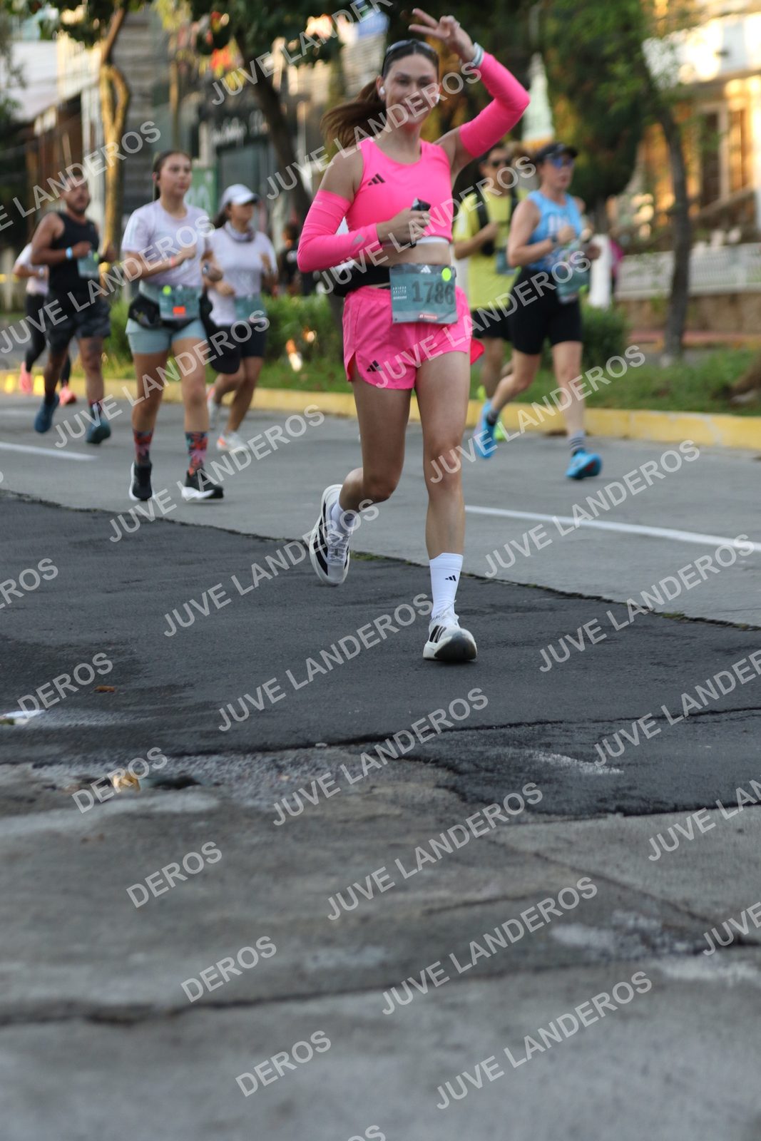 Foto de ADIDAS SPLITS GUADALAJARA 15K / 30K en Av. San Ignacio esquina Av. Ignacio L. Vallarta, Zapopan a las 07:12 · dorsal 1786