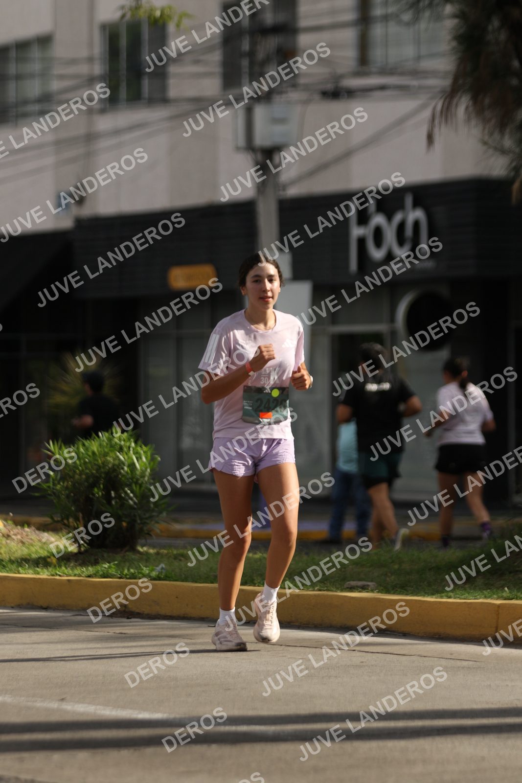 Foto de ADIDAS SPLITS GUADALAJARA 15K / 30K en Av. San Ignacio esquina Av. Ignacio L. Vallarta, Zapopan a las 09:06 · dorsal 2420, 30