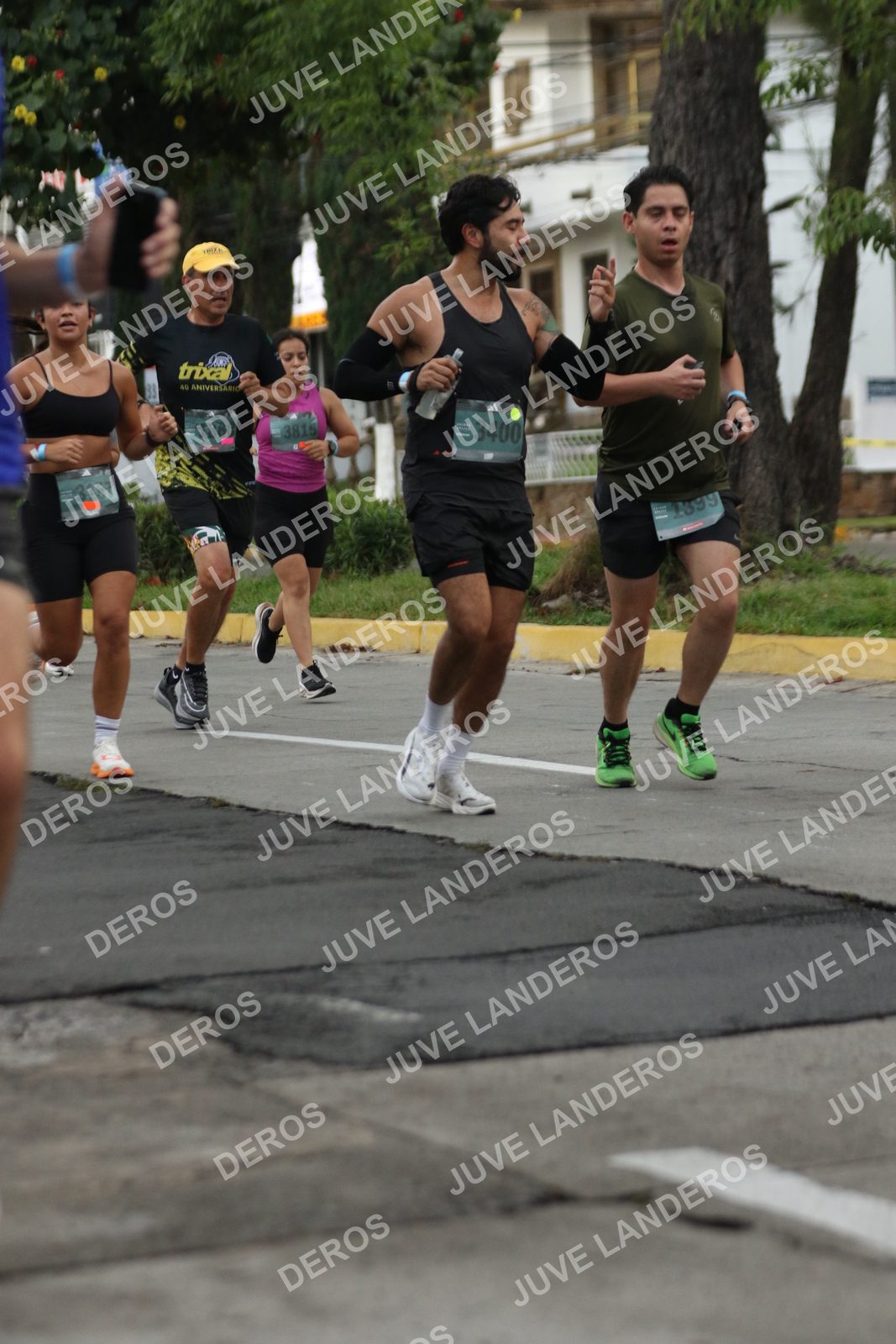 Foto de ADIDAS SPLITS GUADALAJARA 15K / 30K en Av. San Ignacio esquina Av. Ignacio L. Vallarta, Zapopan a las 06:56 · dorsal 3400, 3815, 1399