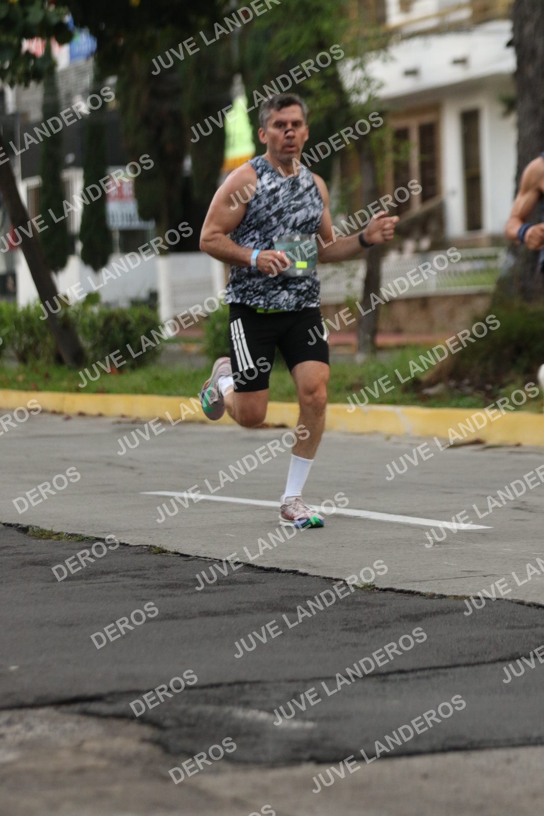 Foto de ADIDAS SPLITS GUADALAJARA 15K / 30K en Av. San Ignacio esquina Av. Ignacio L. Vallarta, Zapopan a las 06:52 · dorsal 3665