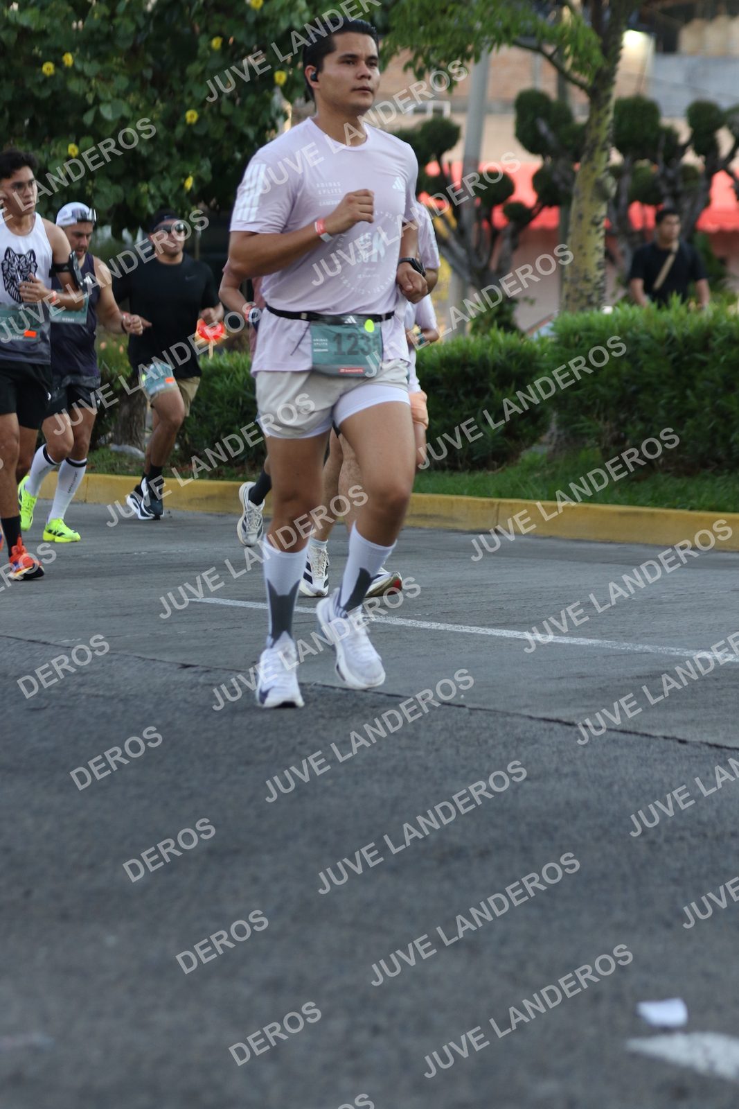 Foto de ADIDAS SPLITS GUADALAJARA 15K / 30K en Av. San Ignacio esquina Av. Ignacio L. Vallarta, Zapopan a las 07:34 · dorsal 30, 1235, 3320