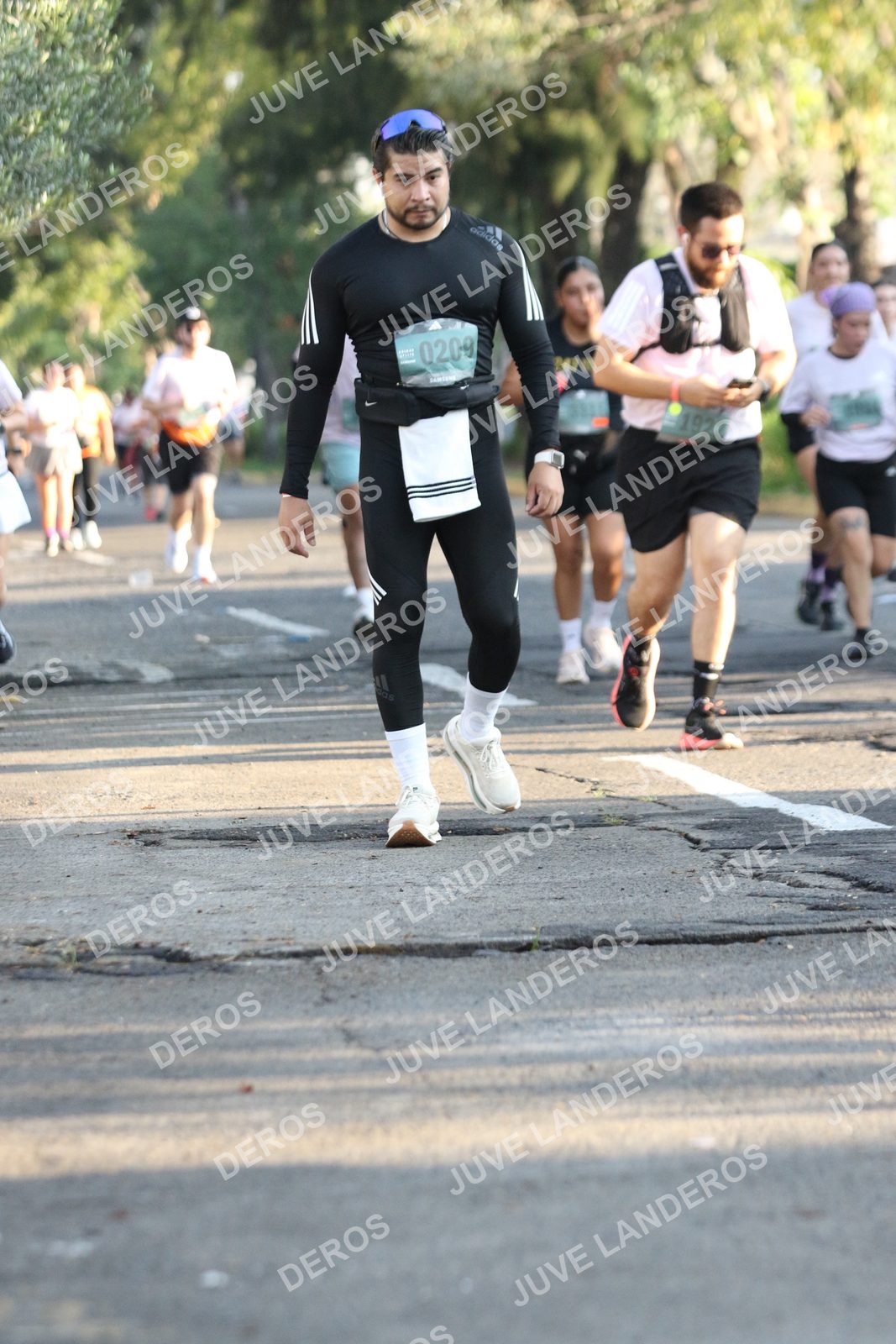 Foto de ADIDAS SPLITS GUADALAJARA 15K / 30K en Av. San Ignacio esquina Av. Ignacio L. Vallarta, Zapopan a las 07:53 · dorsal 1922