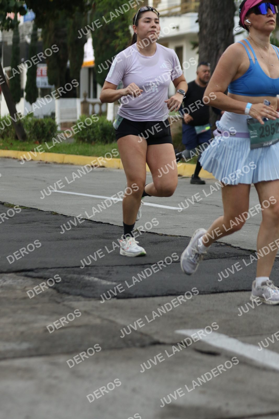 Foto de ADIDAS SPLITS GUADALAJARA 15K / 30K en Av. San Ignacio esquina Av. Ignacio L. Vallarta, Zapopan a las 07:01 · dorsal 2952, 30