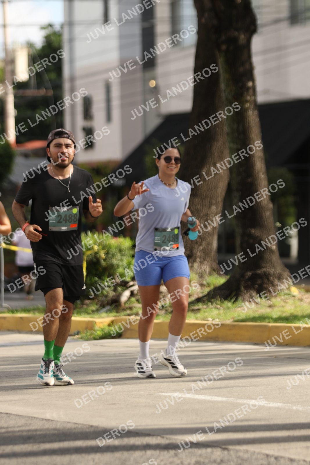 Foto de ADIDAS SPLITS GUADALAJARA 15K / 30K en Av. San Ignacio esquina Av. Ignacio L. Vallarta, Zapopan a las 09:12 · dorsal 2488, 2489