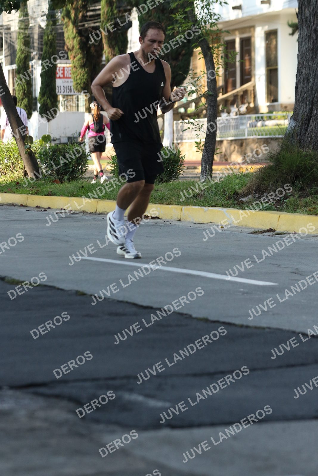 Foto de ADIDAS SPLITS GUADALAJARA 15K / 30K en Av. San Ignacio esquina Av. Ignacio L. Vallarta, Zapopan a las 08:06 · dorsal 3156, 33