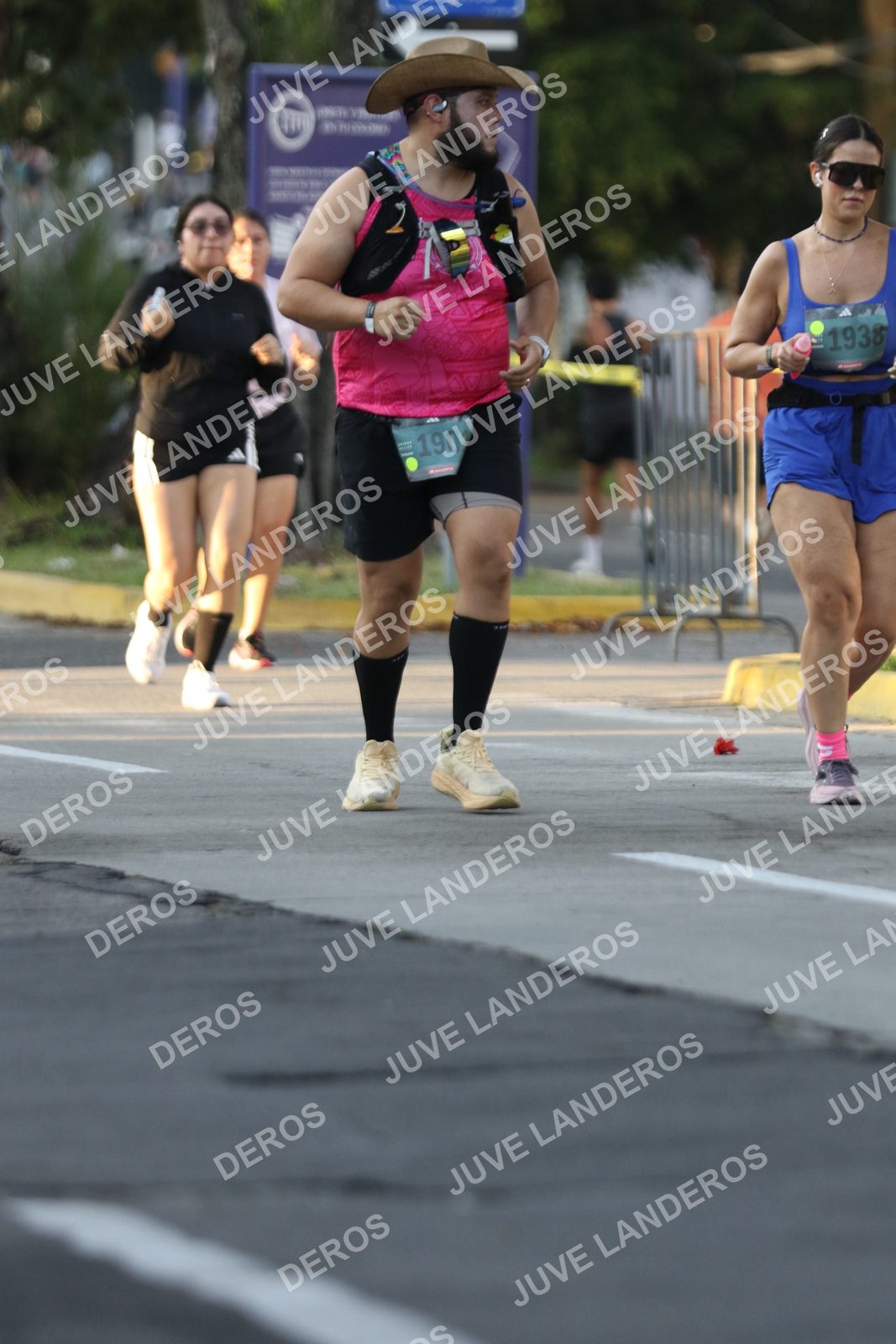 Foto de ADIDAS SPLITS GUADALAJARA 15K / 30K en Av. San Ignacio esquina Av. Ignacio L. Vallarta, Zapopan a las 07:21 · dorsal 1938, 190