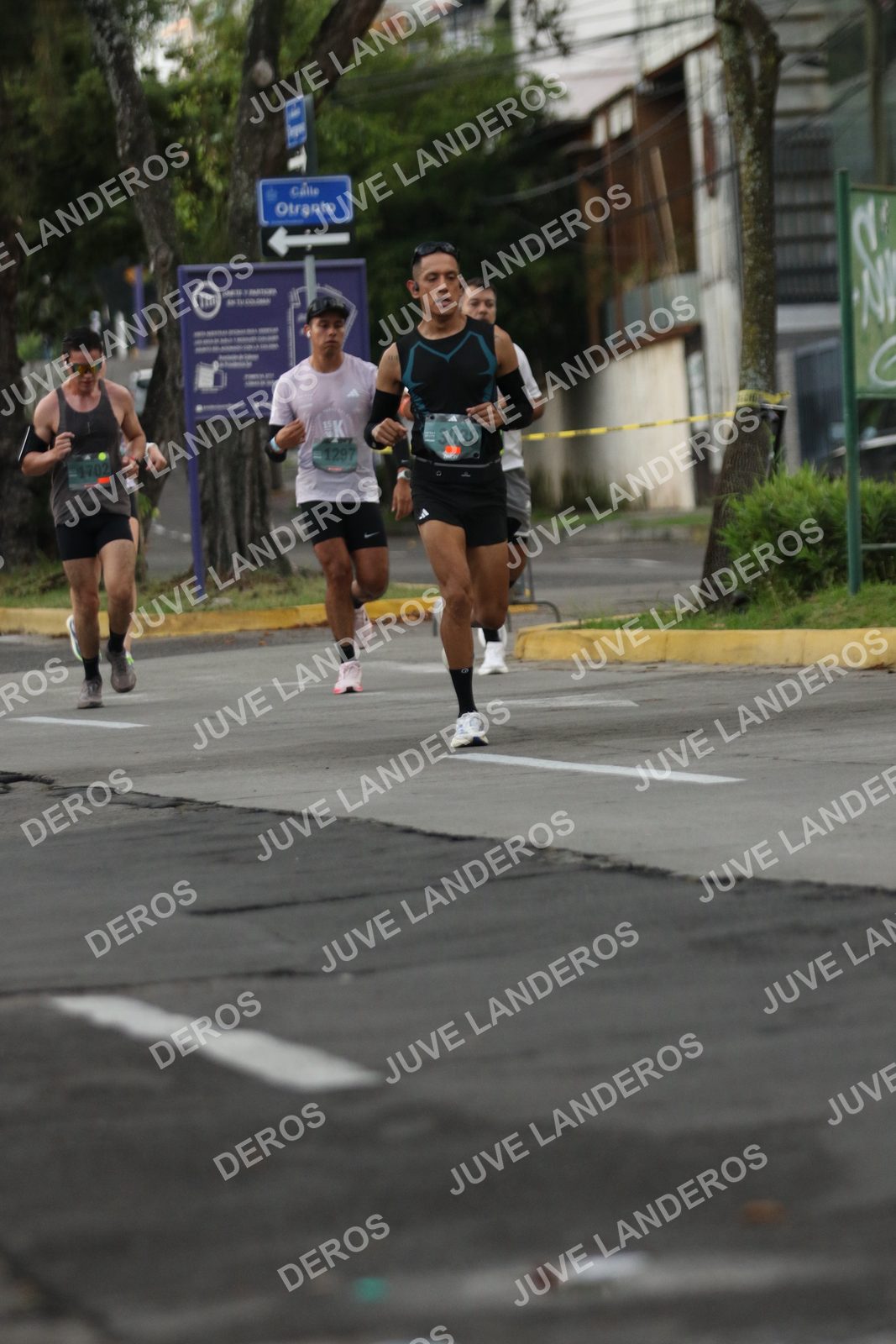 Foto de ADIDAS SPLITS GUADALAJARA 15K / 30K en Av. San Ignacio esquina Av. Ignacio L. Vallarta, Zapopan a las 06:55 · dorsal 1297, 3038