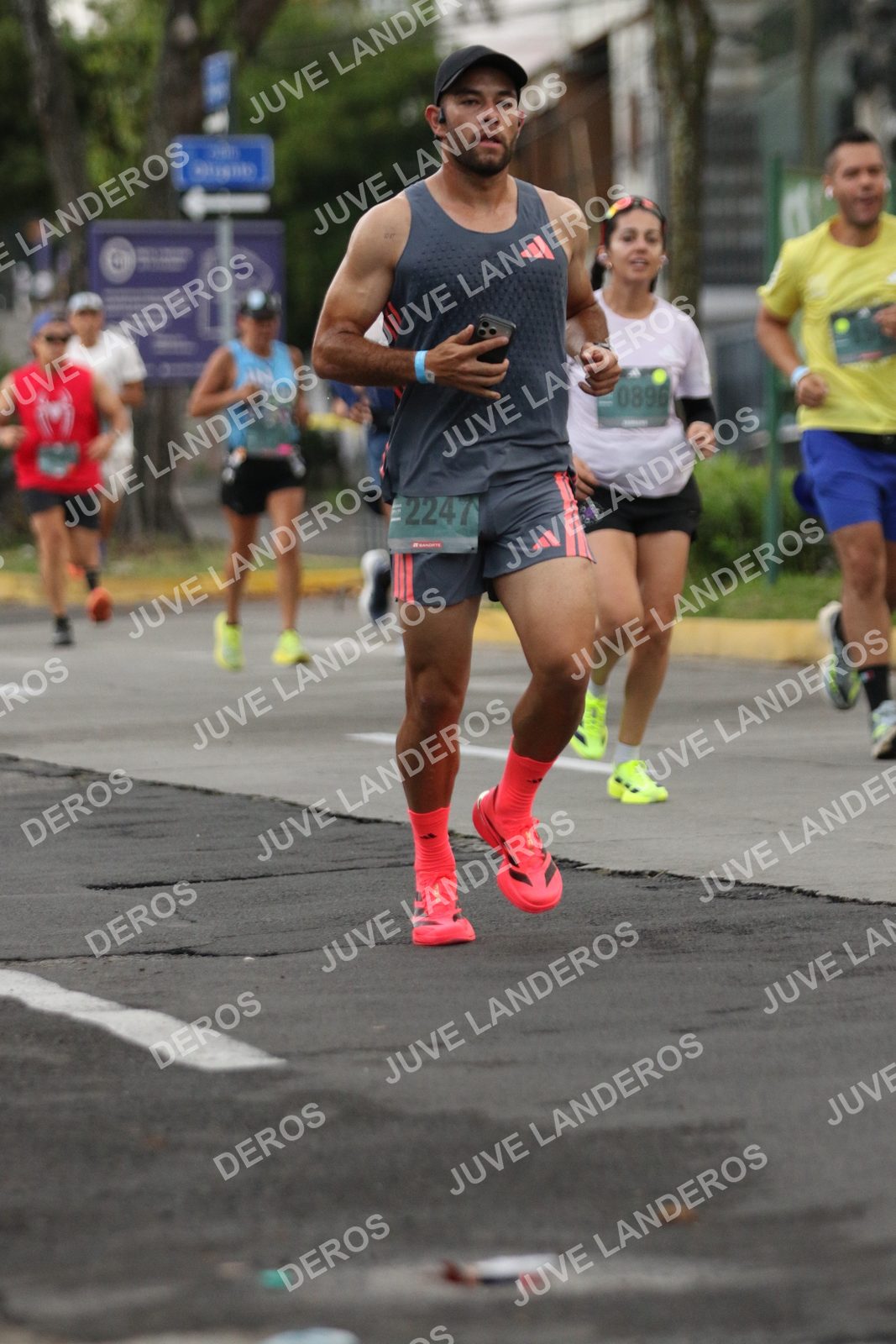 Foto de ADIDAS SPLITS GUADALAJARA 15K / 30K en Av. San Ignacio esquina Av. Ignacio L. Vallarta, Zapopan a las 06:53 · dorsal 896, 2247