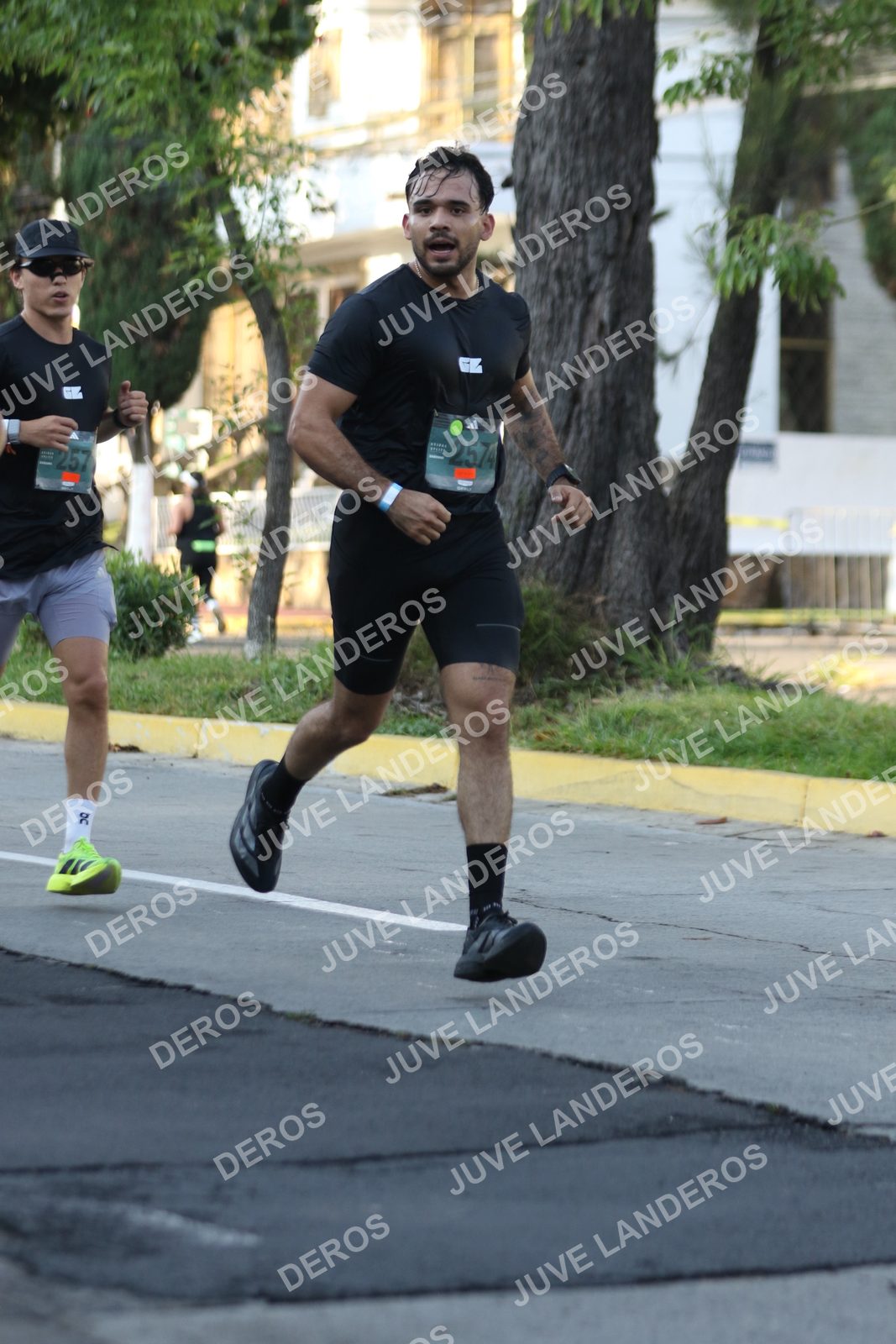Foto de ADIDAS SPLITS GUADALAJARA 15K / 30K en Av. San Ignacio esquina Av. Ignacio L. Vallarta, Zapopan a las 07:58 · dorsal 2574