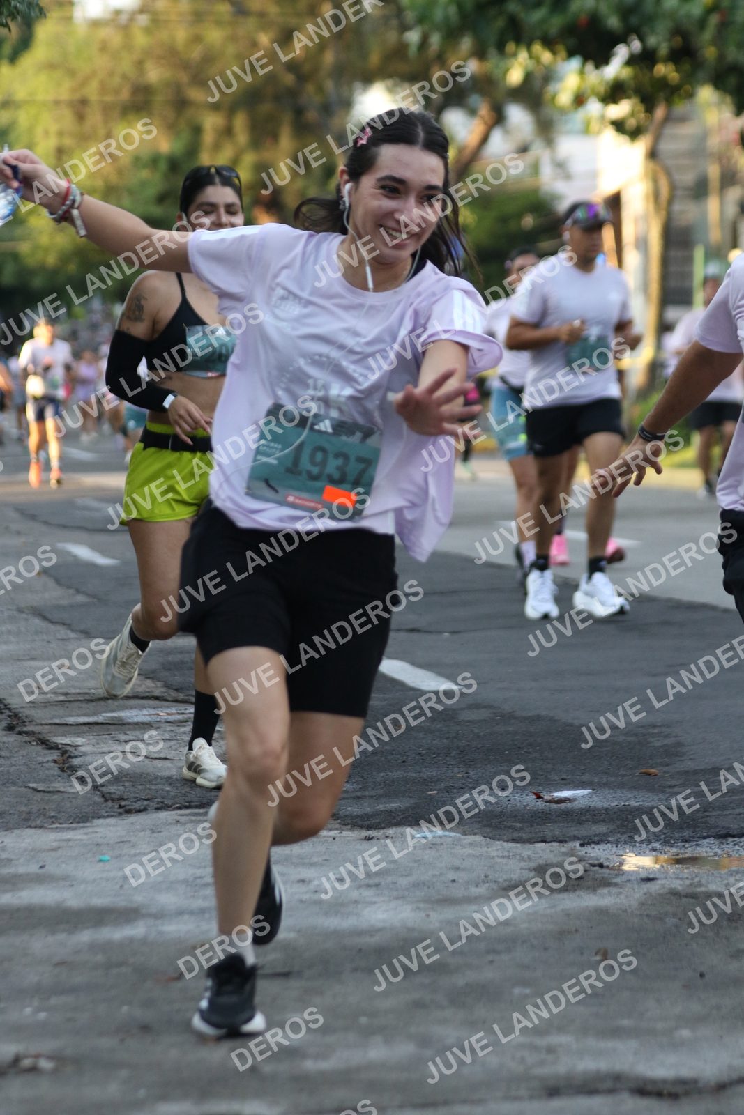 Foto de ADIDAS SPLITS GUADALAJARA 15K / 30K en Av. San Ignacio esquina Av. Ignacio L. Vallarta, Zapopan a las 07:19 · dorsal 1937, 20