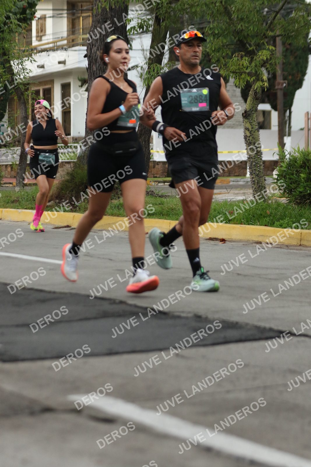 Foto de ADIDAS SPLITS GUADALAJARA 15K / 30K en Av. San Ignacio esquina Av. Ignacio L. Vallarta, Zapopan a las 06:57 · dorsal 2884