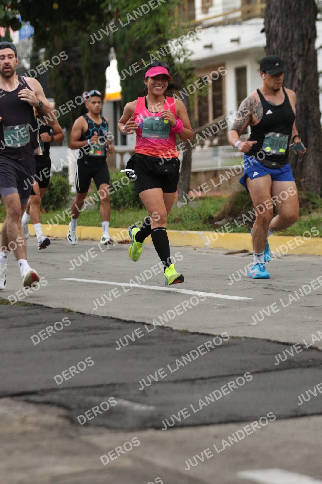Foto de ADIDAS SPLITS GUADALAJARA 15K / 30K en Av. San Ignacio esquina Av. Ignacio L. Vallarta, Zapopan a las 06:51 · dorsal 3753, 3767, 1230