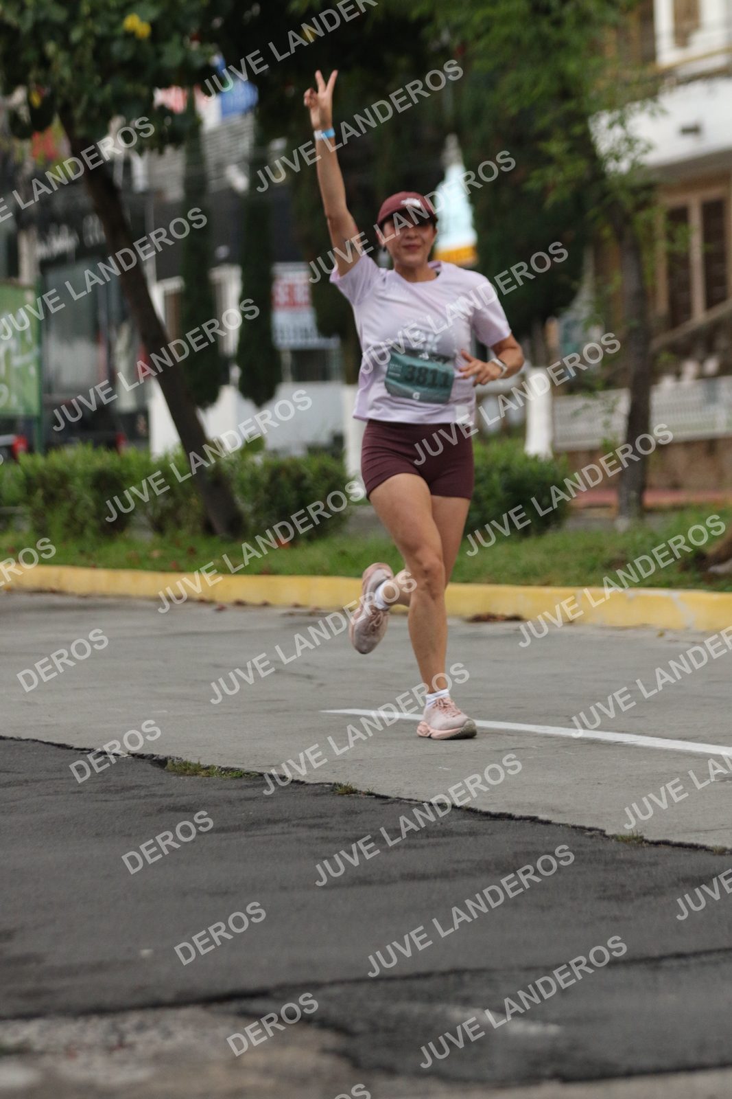 Foto de ADIDAS SPLITS GUADALAJARA 15K / 30K en Av. San Ignacio esquina Av. Ignacio L. Vallarta, Zapopan a las 06:52 · dorsal 3811
