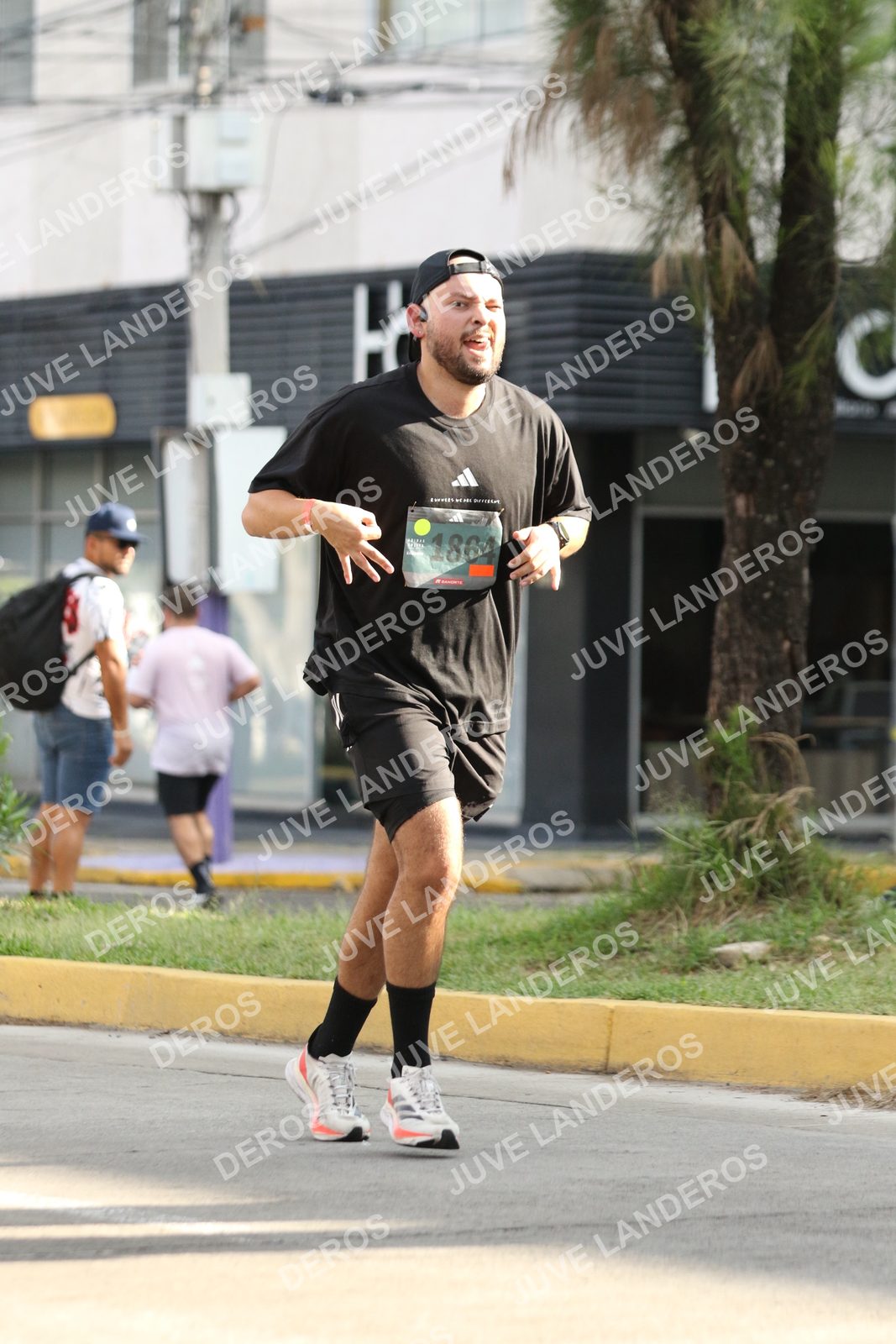 Foto de ADIDAS SPLITS GUADALAJARA 15K / 30K en Av. San Ignacio esquina Av. Ignacio L. Vallarta, Zapopan a las 08:53 · dorsal 1864