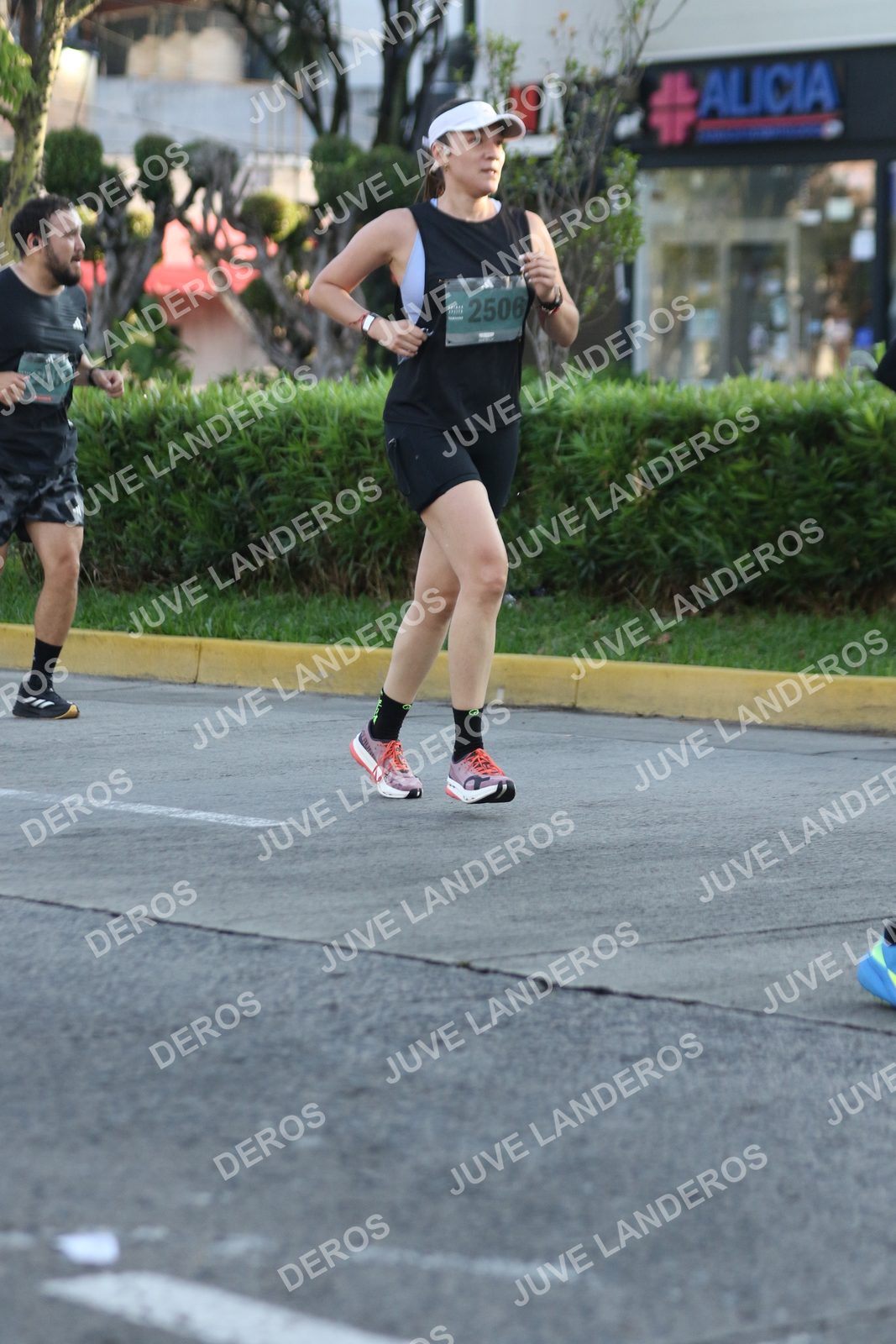 Foto de ADIDAS SPLITS GUADALAJARA 15K / 30K en Av. San Ignacio esquina Av. Ignacio L. Vallarta, Zapopan a las 07:46 · dorsal 2506, 2084