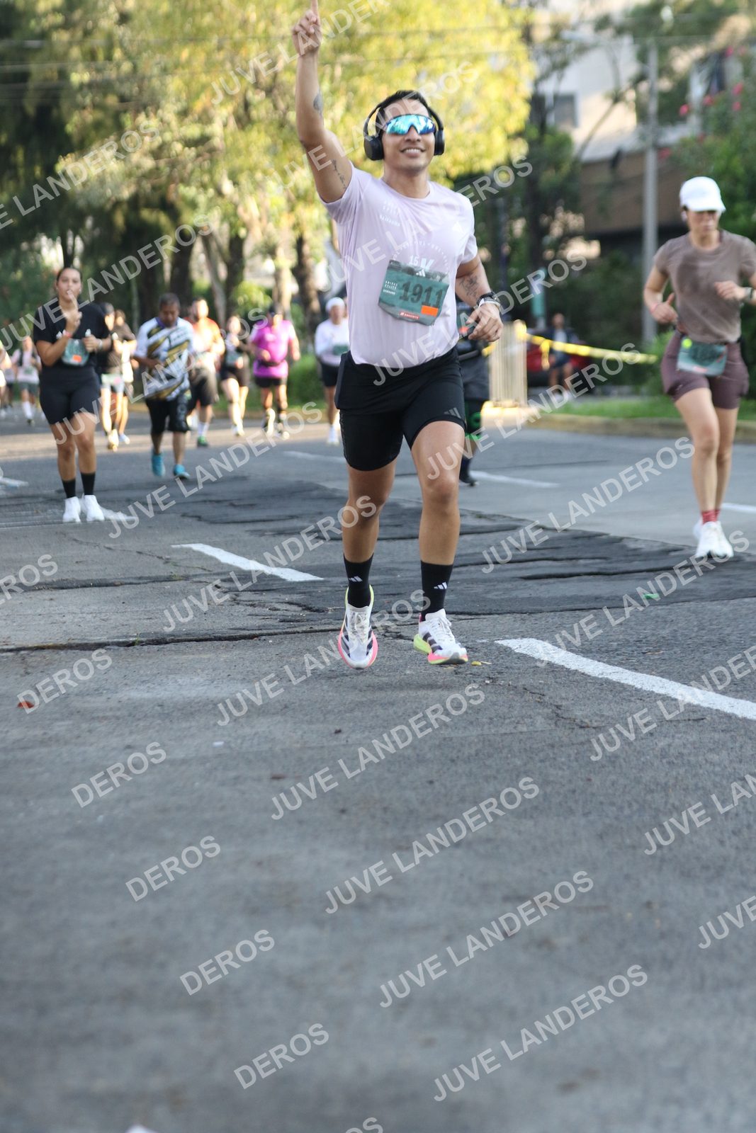 Foto de ADIDAS SPLITS GUADALAJARA 15K / 30K en Av. San Ignacio esquina Av. Ignacio L. Vallarta, Zapopan a las 07:43 · dorsal 1911