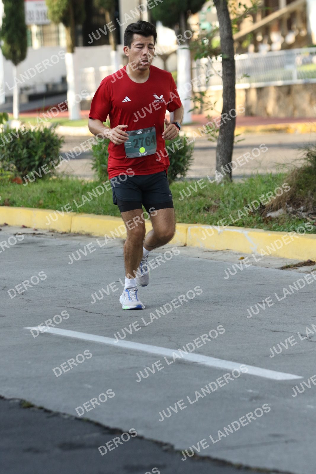 Foto de ADIDAS SPLITS GUADALAJARA 15K / 30K en Av. San Ignacio esquina Av. Ignacio L. Vallarta, Zapopan a las 08:12 · dorsal 2764