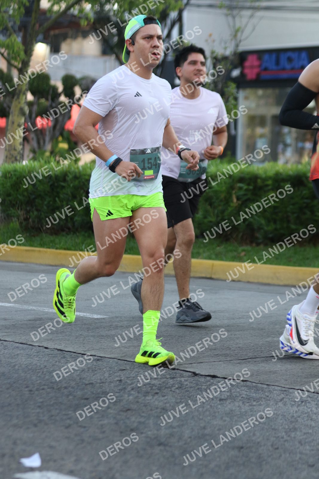 Foto de ADIDAS SPLITS GUADALAJARA 15K / 30K en Av. San Ignacio esquina Av. Ignacio L. Vallarta, Zapopan a las 07:32 · dorsal 3698