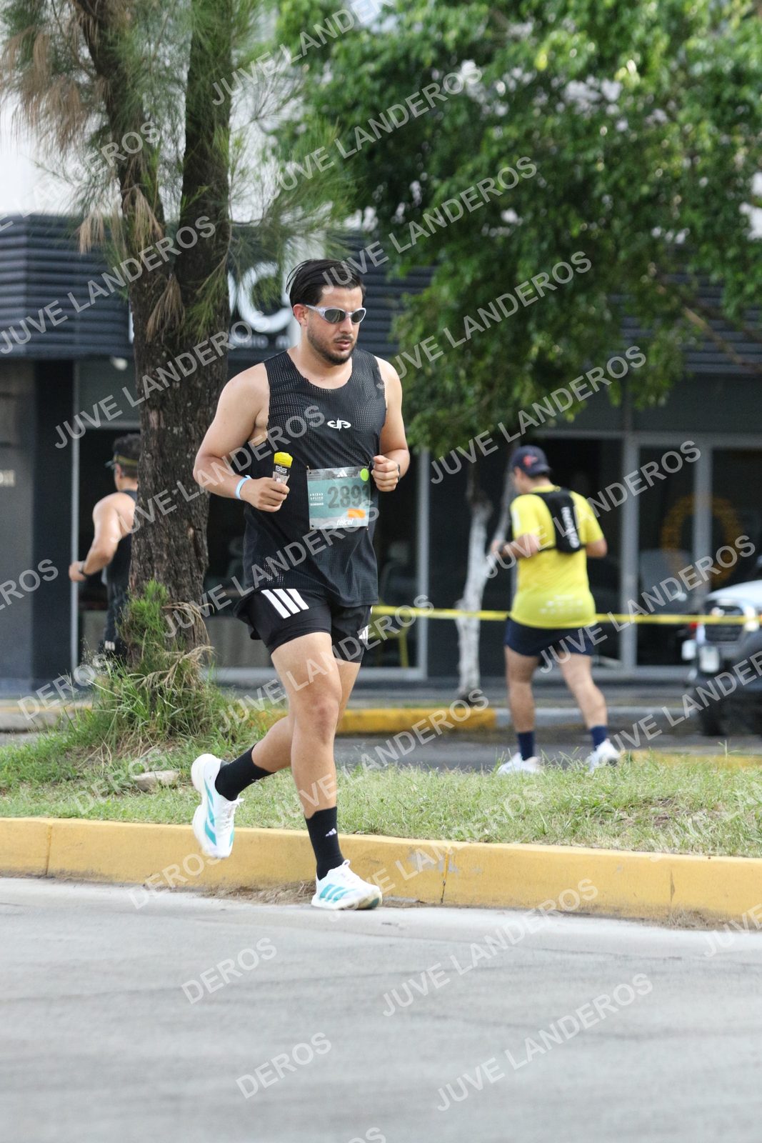 Foto de ADIDAS SPLITS GUADALAJARA 15K / 30K en Av. San Ignacio esquina Av. Ignacio L. Vallarta, Zapopan a las 08:42 · dorsal 2893