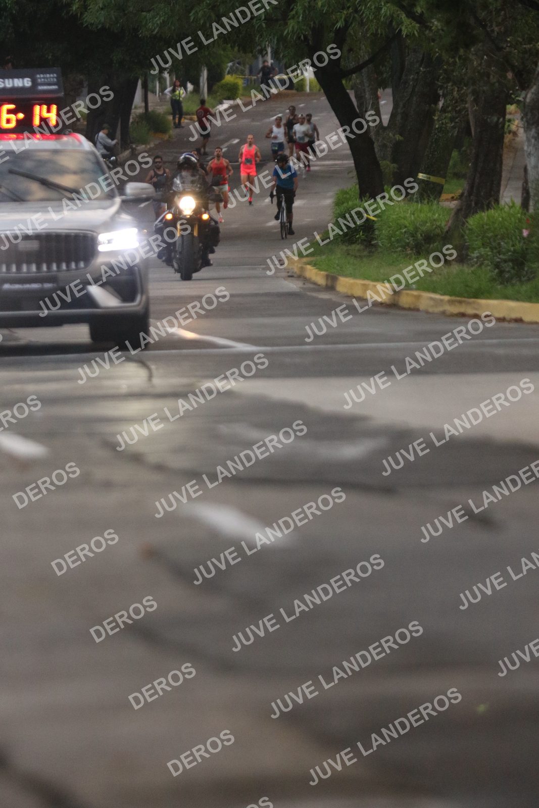 Foto de ADIDAS SPLITS GUADALAJARA 15K / 30K en Av. San Ignacio esquina Av. Ignacio L. Vallarta, Zapopan a las 06:46 · dorsal 14