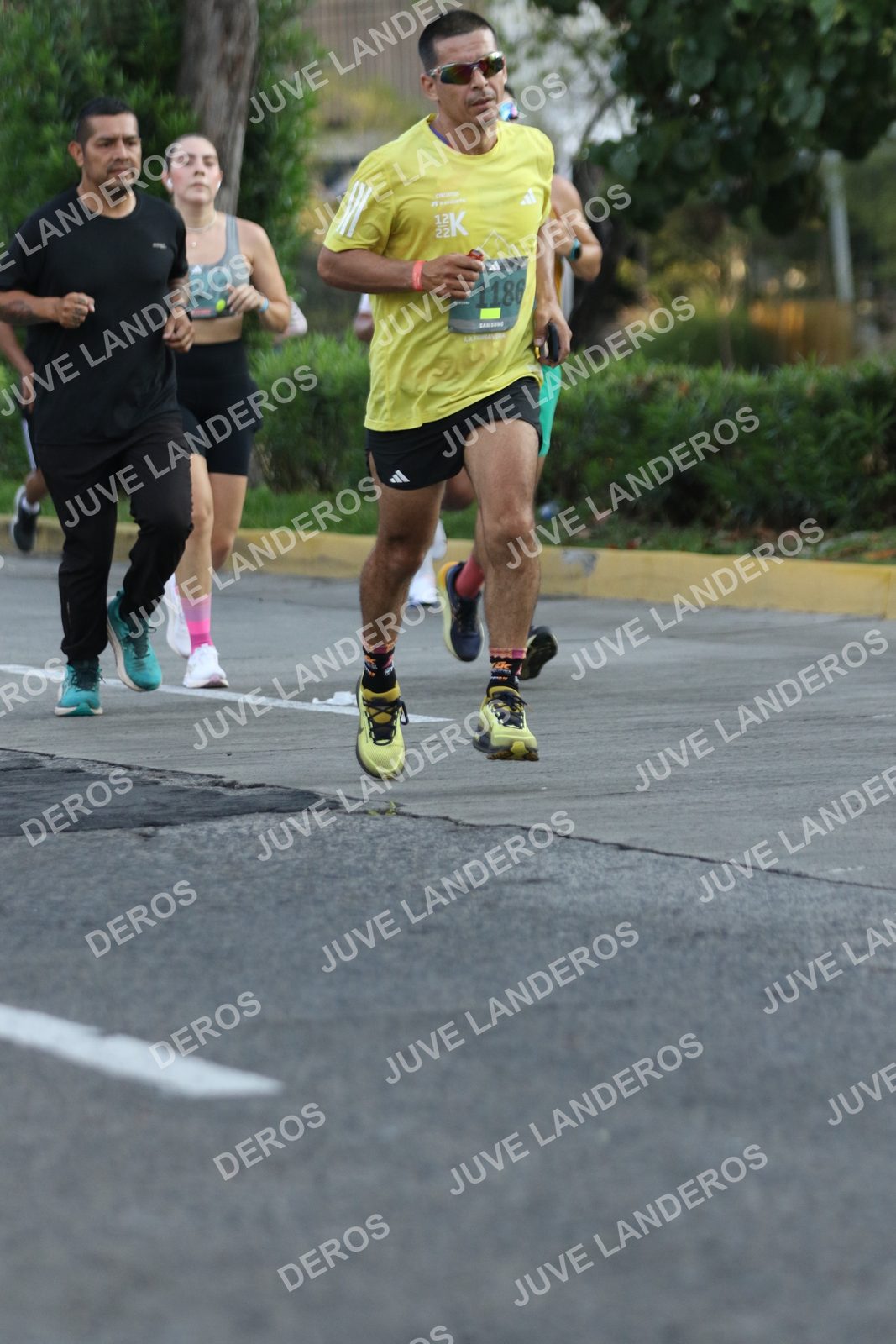 Foto de ADIDAS SPLITS GUADALAJARA 15K / 30K en Av. San Ignacio esquina Av. Ignacio L. Vallarta, Zapopan a las 07:29 · dorsal 1186, 142