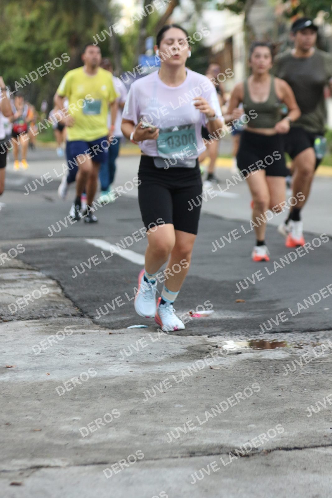 Foto de ADIDAS SPLITS GUADALAJARA 15K / 30K en Av. San Ignacio esquina Av. Ignacio L. Vallarta, Zapopan a las 07:05 · dorsal 300