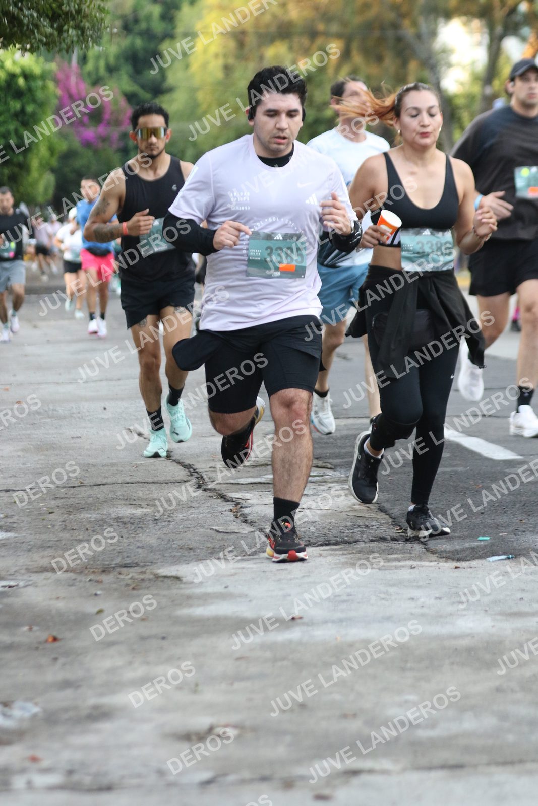 Foto de ADIDAS SPLITS GUADALAJARA 15K / 30K en Av. San Ignacio esquina Av. Ignacio L. Vallarta, Zapopan a las 07:08 · dorsal 3385, 3386