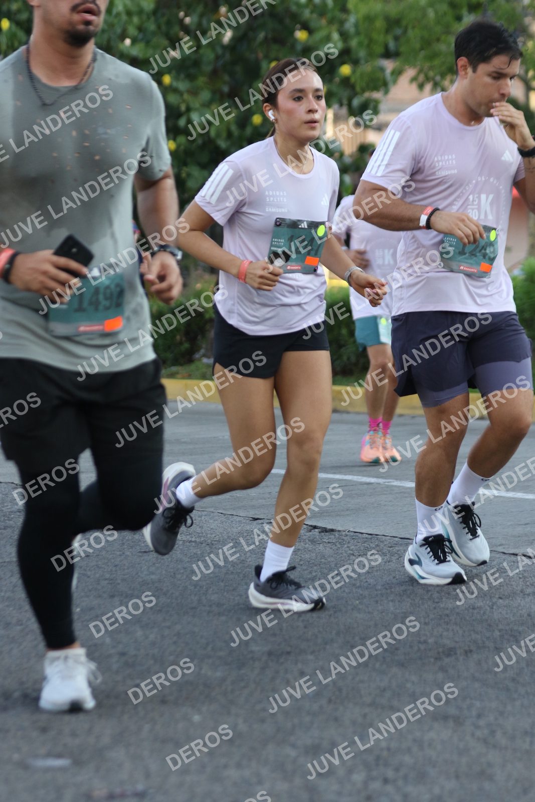 Foto de ADIDAS SPLITS GUADALAJARA 15K / 30K en Av. San Ignacio esquina Av. Ignacio L. Vallarta, Zapopan a las 07:39 · dorsal 1247, 1492