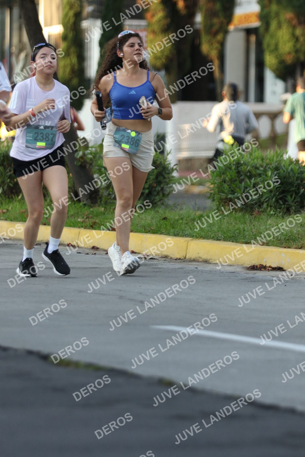 Foto de ADIDAS SPLITS GUADALAJARA 15K / 30K en Av. San Ignacio esquina Av. Ignacio L. Vallarta, Zapopan a las 07:21 · dorsal 2387, 2386