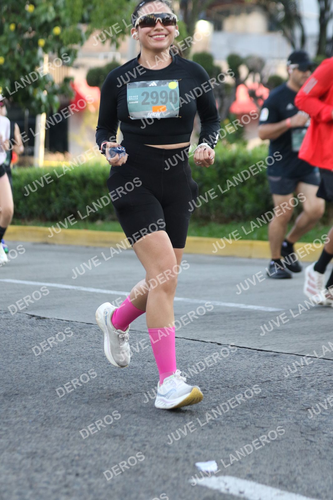 Foto de ADIDAS SPLITS GUADALAJARA 15K / 30K en Av. San Ignacio esquina Av. Ignacio L. Vallarta, Zapopan a las 07:36 · dorsal 2990