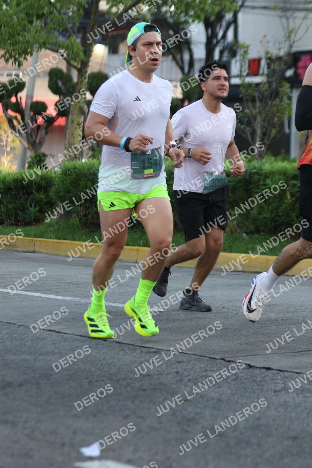 Foto de ADIDAS SPLITS GUADALAJARA 15K / 30K en Av. San Ignacio esquina Av. Ignacio L. Vallarta, Zapopan a las 07:32 · dorsal 1547, 3098, 11