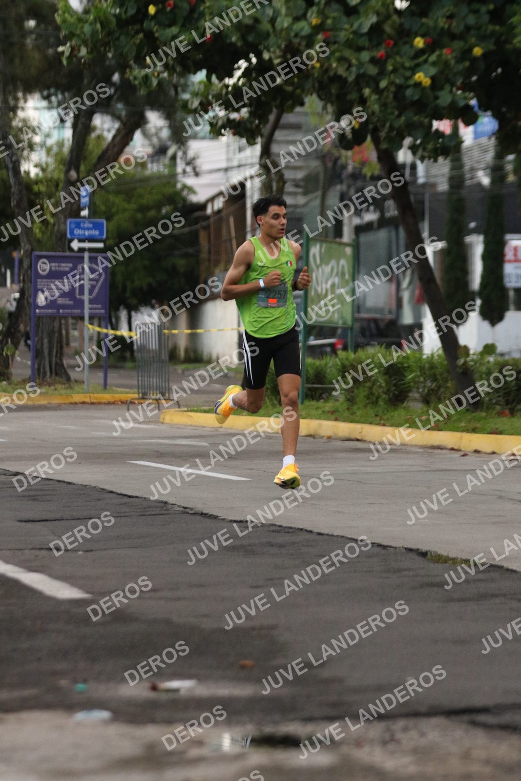 Foto de ADIDAS SPLITS GUADALAJARA 15K / 30K en Av. San Ignacio esquina Av. Ignacio L. Vallarta, Zapopan a las 06:47 · dorsal 2257