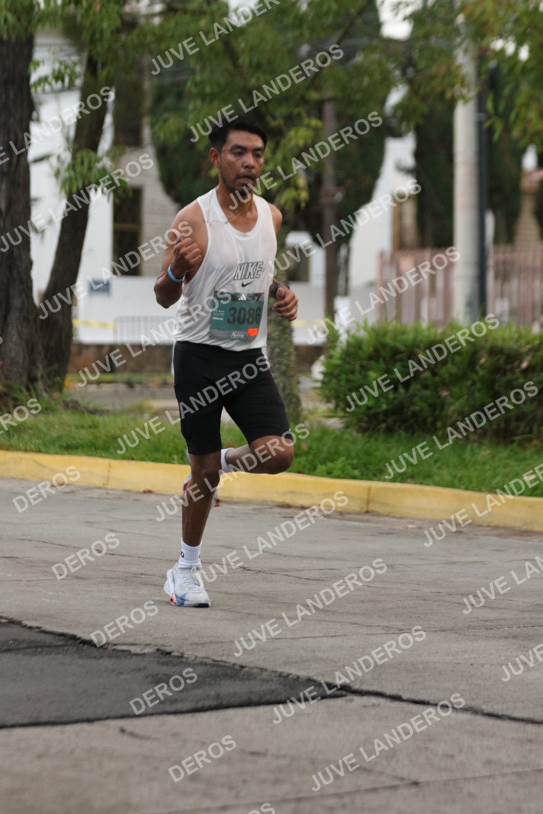 Foto de ADIDAS SPLITS GUADALAJARA 15K / 30K en Av. San Ignacio esquina Av. Ignacio L. Vallarta, Zapopan a las 06:48 · dorsal 3086
