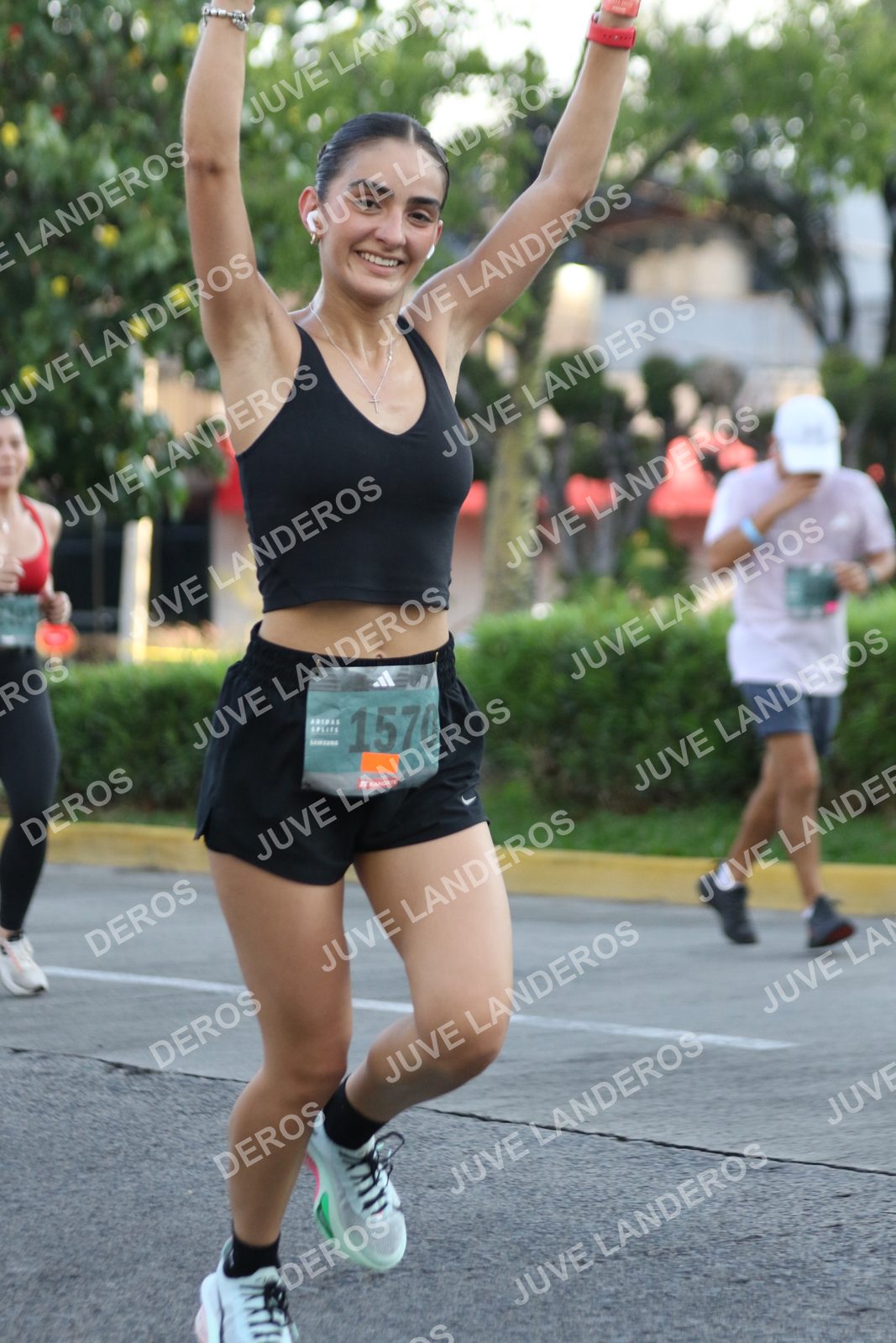 Foto de ADIDAS SPLITS GUADALAJARA 15K / 30K en Av. San Ignacio esquina Av. Ignacio L. Vallarta, Zapopan a las 07:37 · dorsal 1570