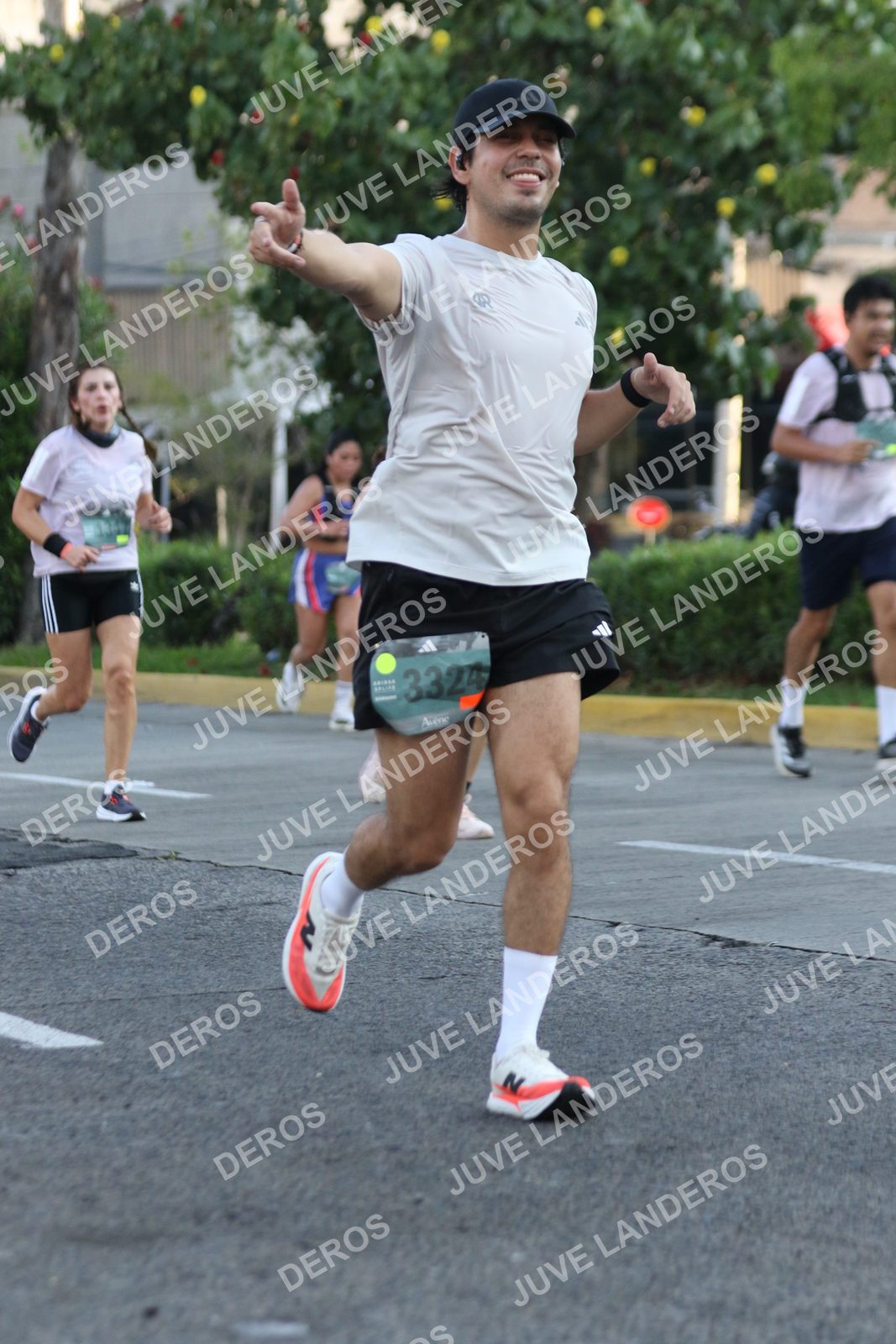 Foto de ADIDAS SPLITS GUADALAJARA 15K / 30K en Av. San Ignacio esquina Av. Ignacio L. Vallarta, Zapopan a las 07:39 · dorsal 3324