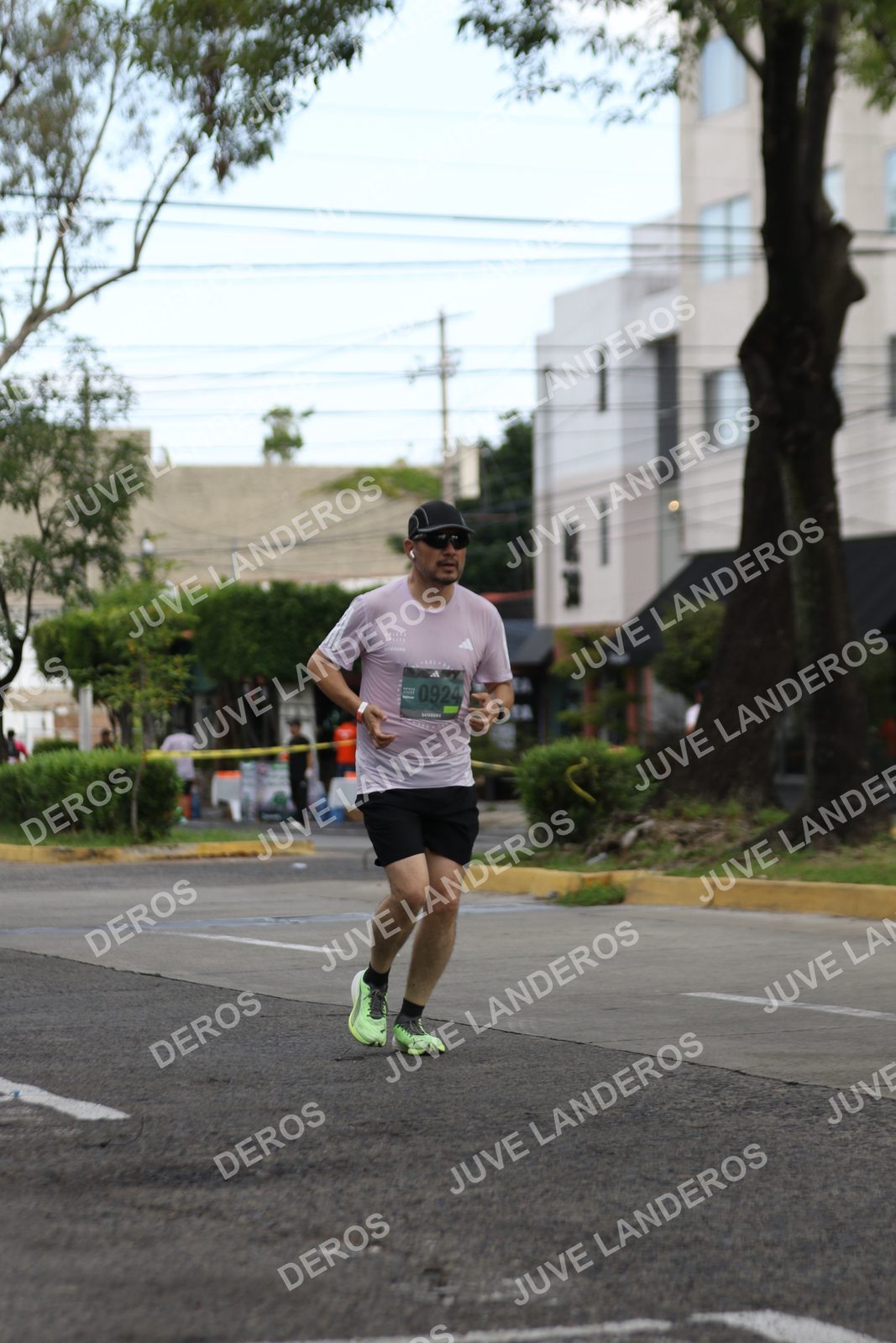 Foto de ADIDAS SPLITS GUADALAJARA 15K / 30K en Av. San Ignacio esquina Av. Ignacio L. Vallarta, Zapopan a las 09:04 · dorsal 924