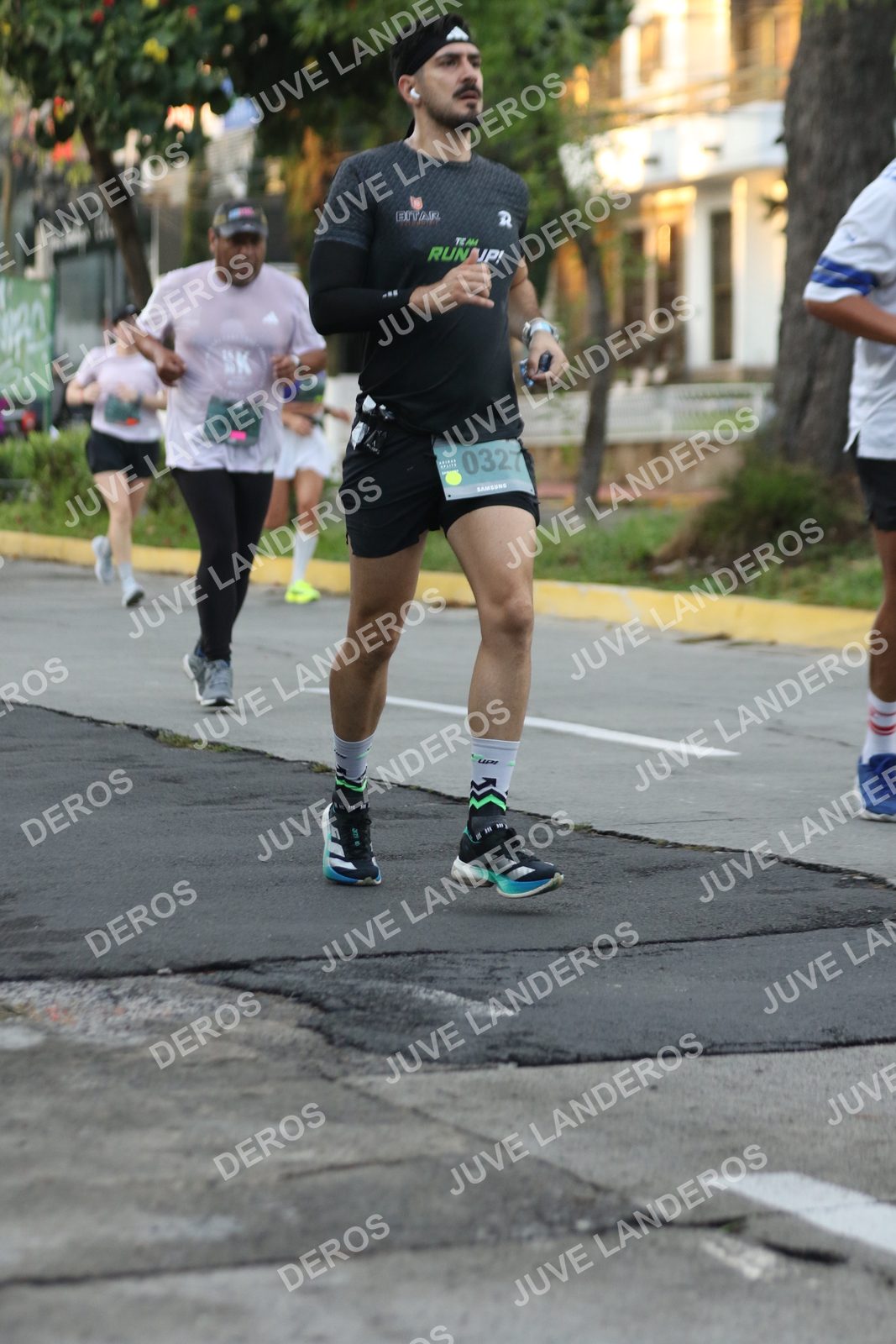 Foto de ADIDAS SPLITS GUADALAJARA 15K / 30K en Av. San Ignacio esquina Av. Ignacio L. Vallarta, Zapopan a las 07:07 · dorsal 327
