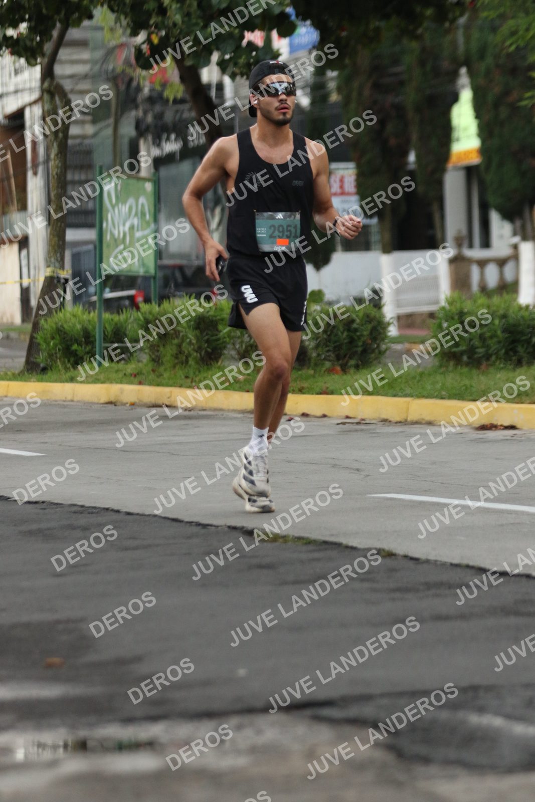 Foto de ADIDAS SPLITS GUADALAJARA 15K / 30K en Av. San Ignacio esquina Av. Ignacio L. Vallarta, Zapopan a las 06:55 · dorsal 2951