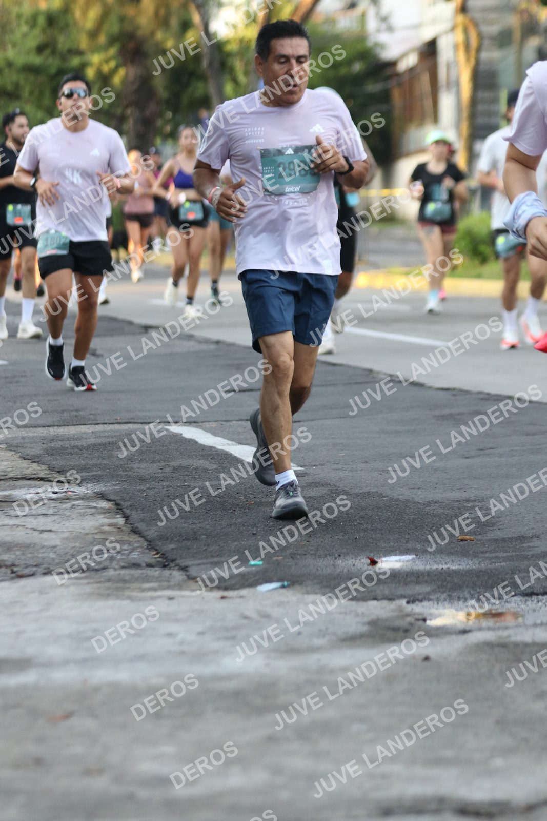 Foto de ADIDAS SPLITS GUADALAJARA 15K / 30K en Av. San Ignacio esquina Av. Ignacio L. Vallarta, Zapopan a las 07:11 · dorsal 2989
