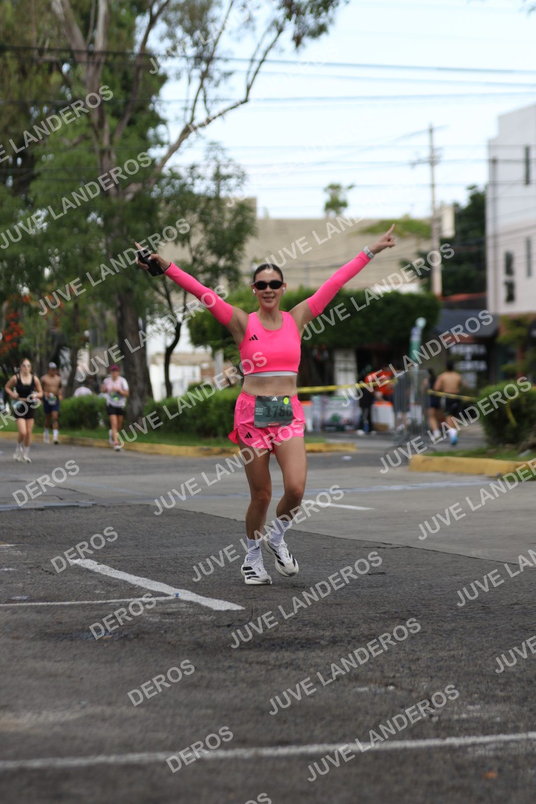 Foto de ADIDAS SPLITS GUADALAJARA 15K / 30K en Av. San Ignacio esquina Av. Ignacio L. Vallarta, Zapopan a las 09:04 · dorsal 1786