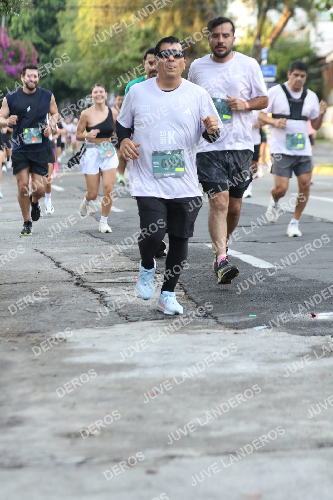 Foto de ADIDAS SPLITS GUADALAJARA 15K / 30K en Av. San Ignacio esquina Av. Ignacio L. Vallarta, Zapopan a las 07:10 · dorsal 850, 15, 30, 852