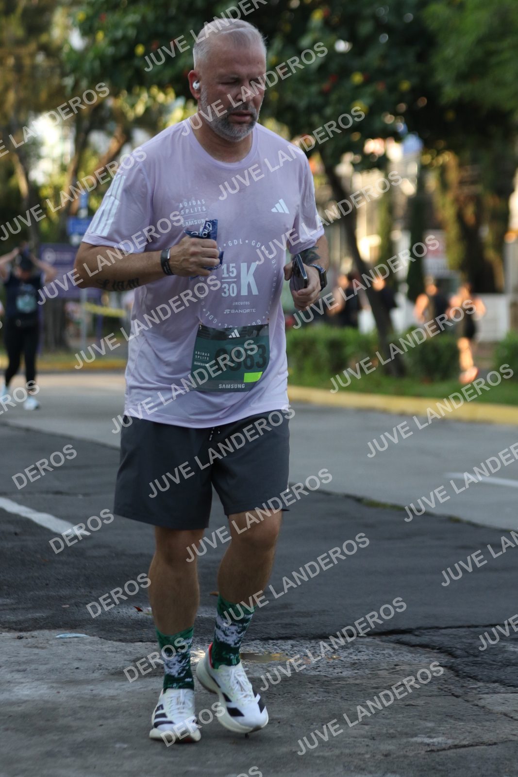 Foto de ADIDAS SPLITS GUADALAJARA 15K / 30K en Av. San Ignacio esquina Av. Ignacio L. Vallarta, Zapopan a las 07:24 · dorsal 863, 30, 15, 109