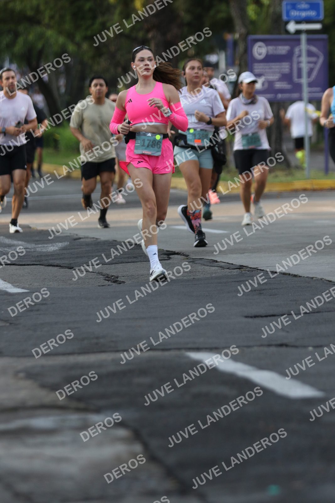 Foto de ADIDAS SPLITS GUADALAJARA 15K / 30K en Av. San Ignacio esquina Av. Ignacio L. Vallarta, Zapopan a las 07:12 · dorsal 1786