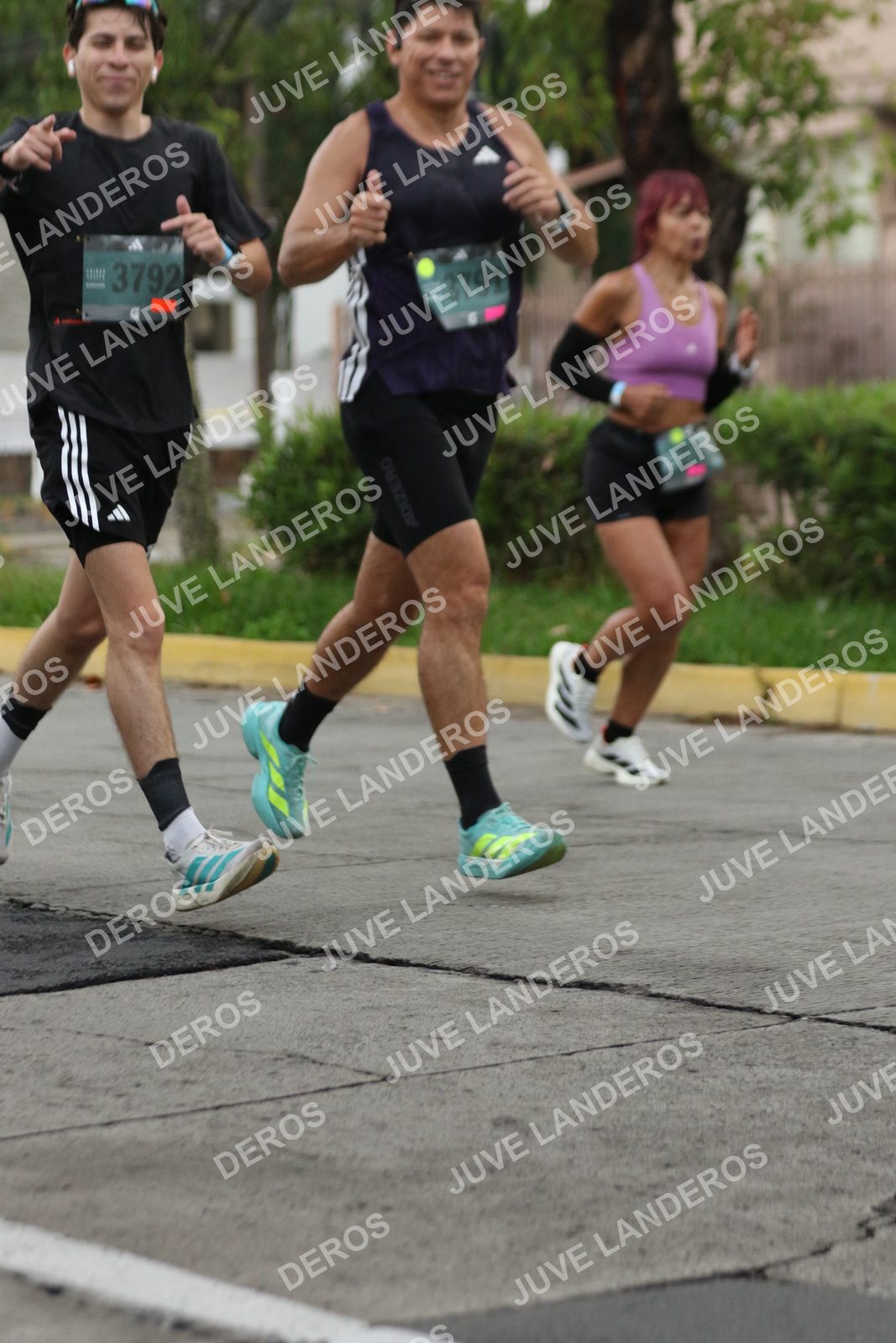 Foto de ADIDAS SPLITS GUADALAJARA 15K / 30K en Av. San Ignacio esquina Av. Ignacio L. Vallarta, Zapopan a las 06:56 · dorsal 3792, 3791