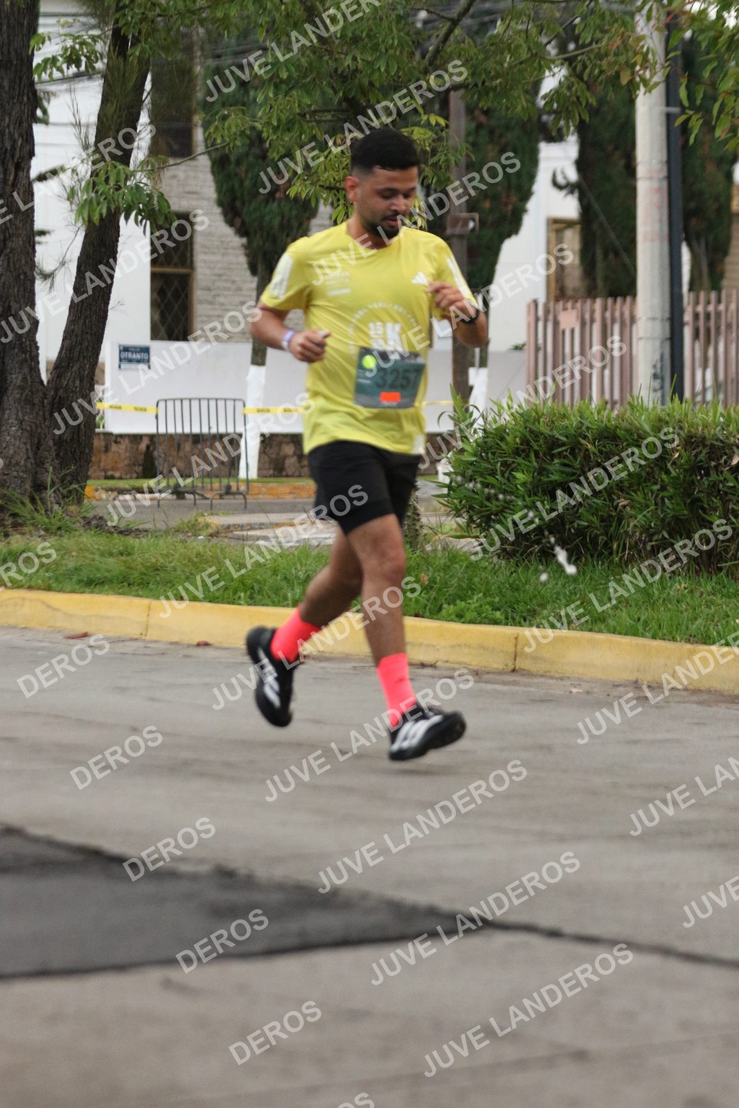 Foto de ADIDAS SPLITS GUADALAJARA 15K / 30K en Av. San Ignacio esquina Av. Ignacio L. Vallarta, Zapopan a las 06:49 · dorsal 3257